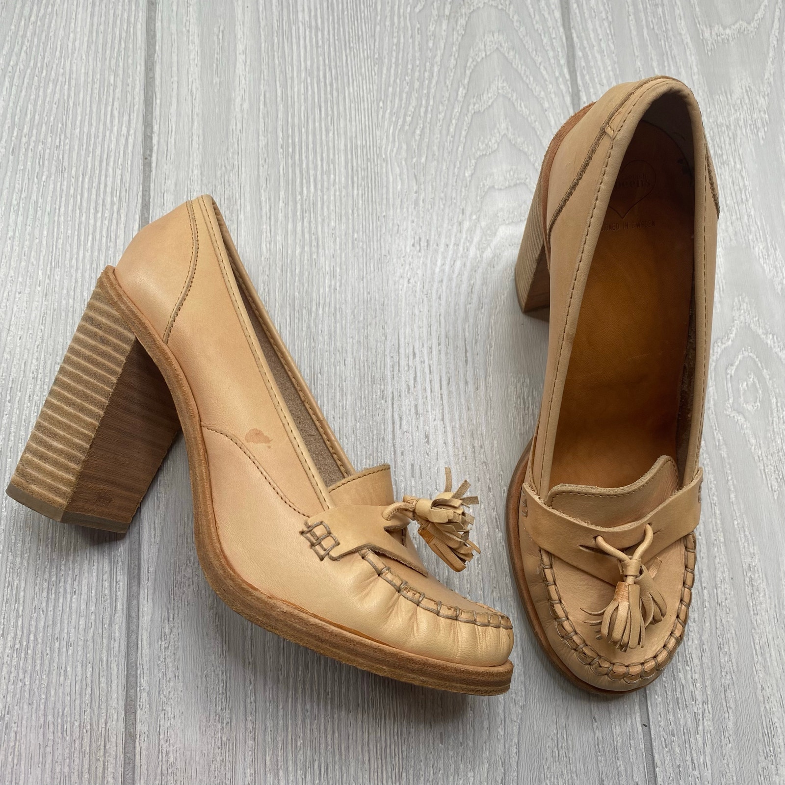 SWEDISH HASBEENS WOMEN'S LIGHT TAN TASSEL LOAFER HEELED COURT SHOES SIZE 10 EU40