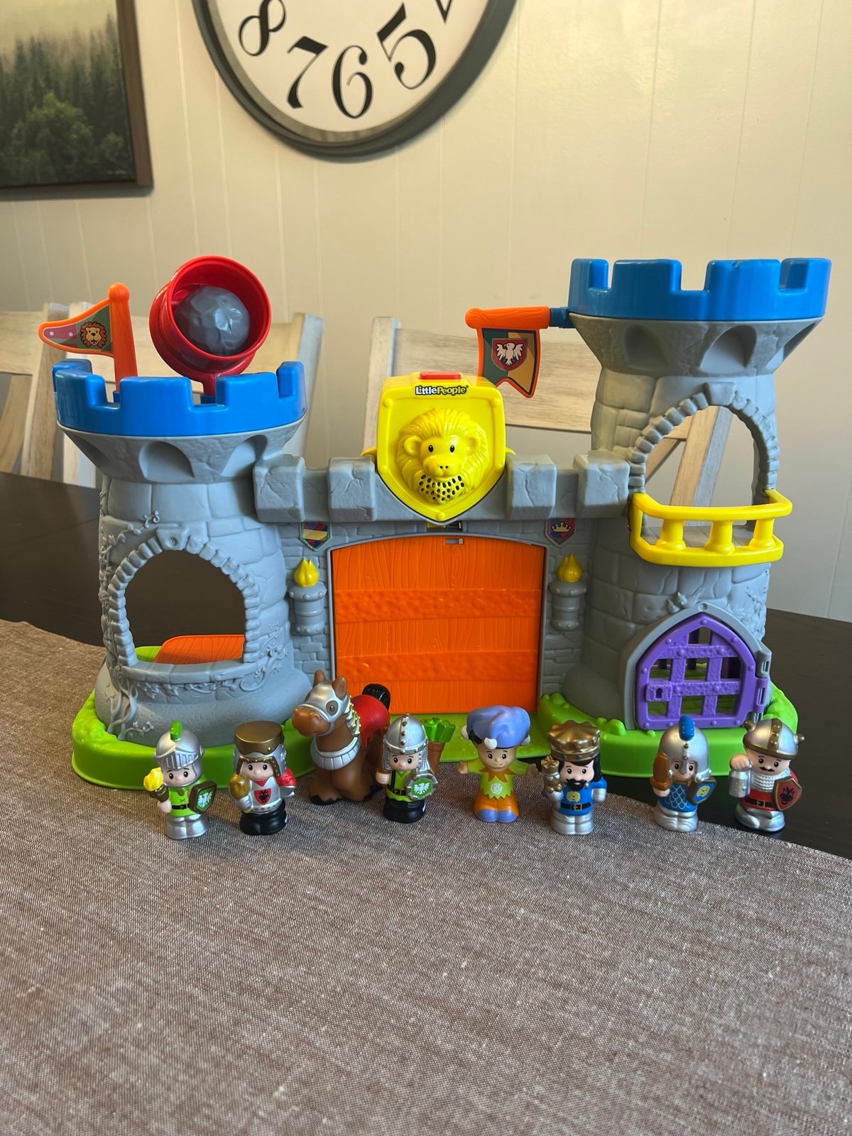 Fisher Price Little People Mighty King’s Castle and Figures