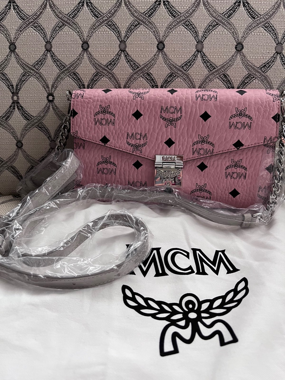 Mcm sling bag pink 2025