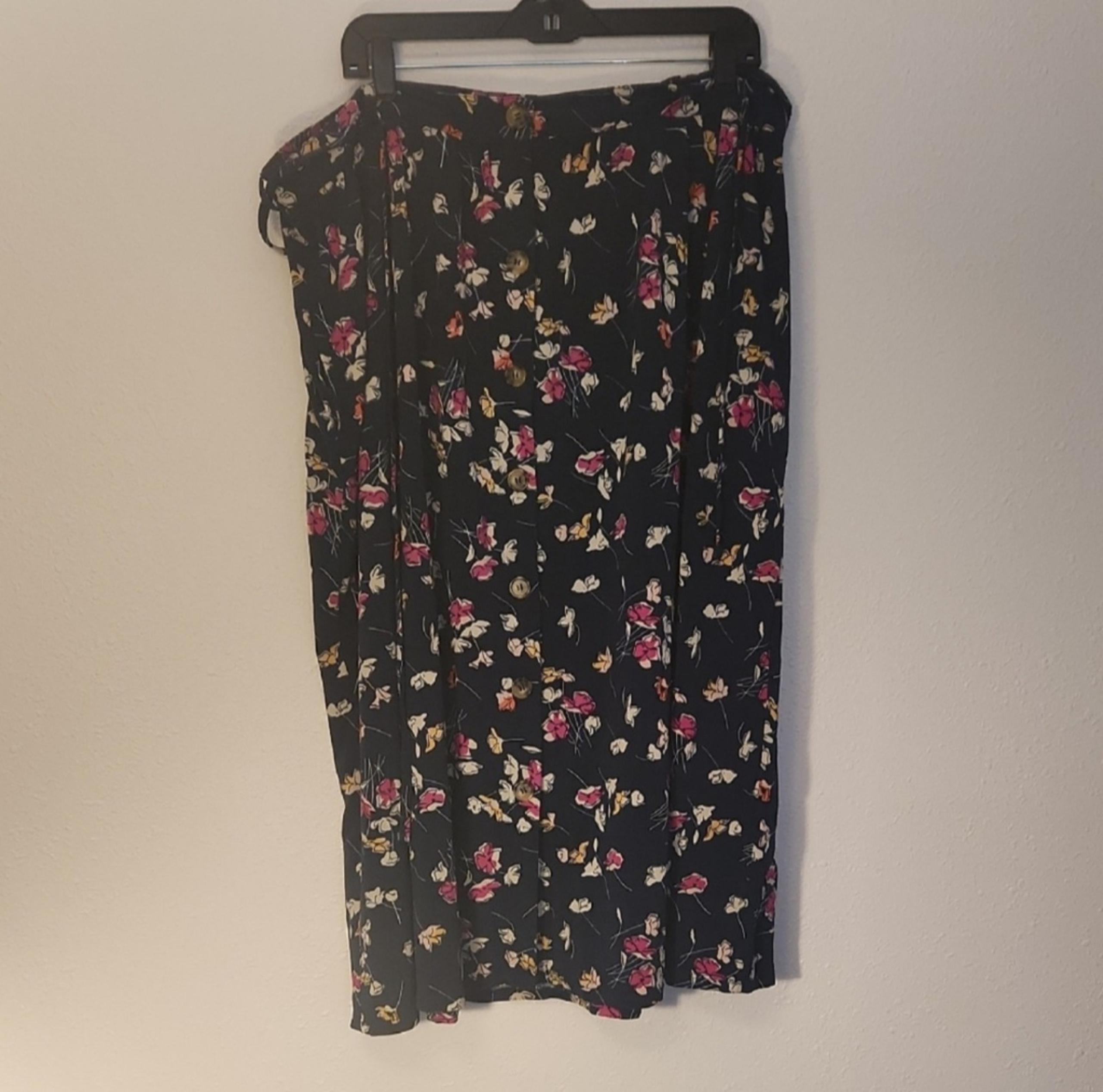 TERRA & SKY: Navy Floral Skirt