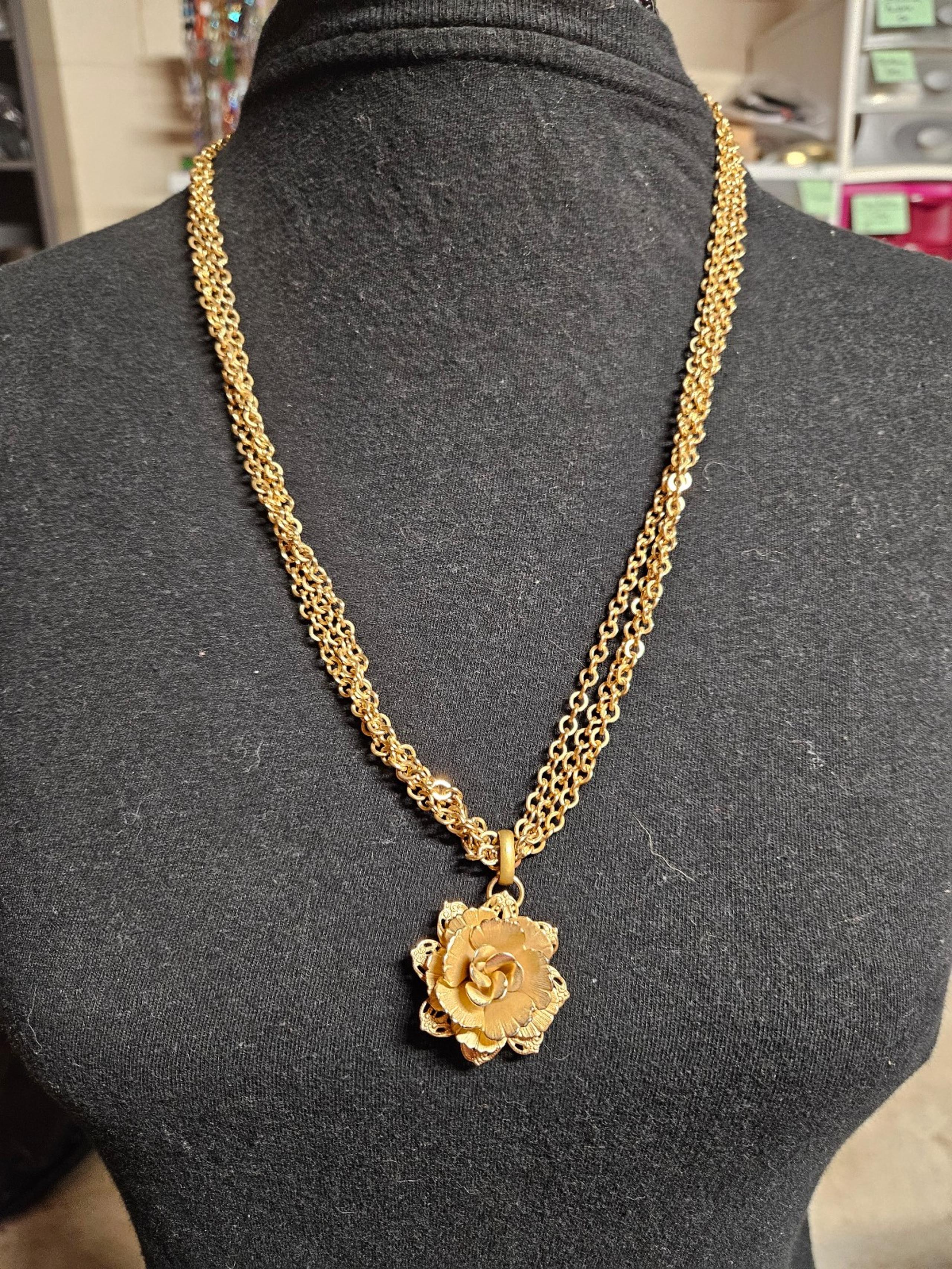 Vintage Giovanni signed flower necklace pendant 26 in plus flower