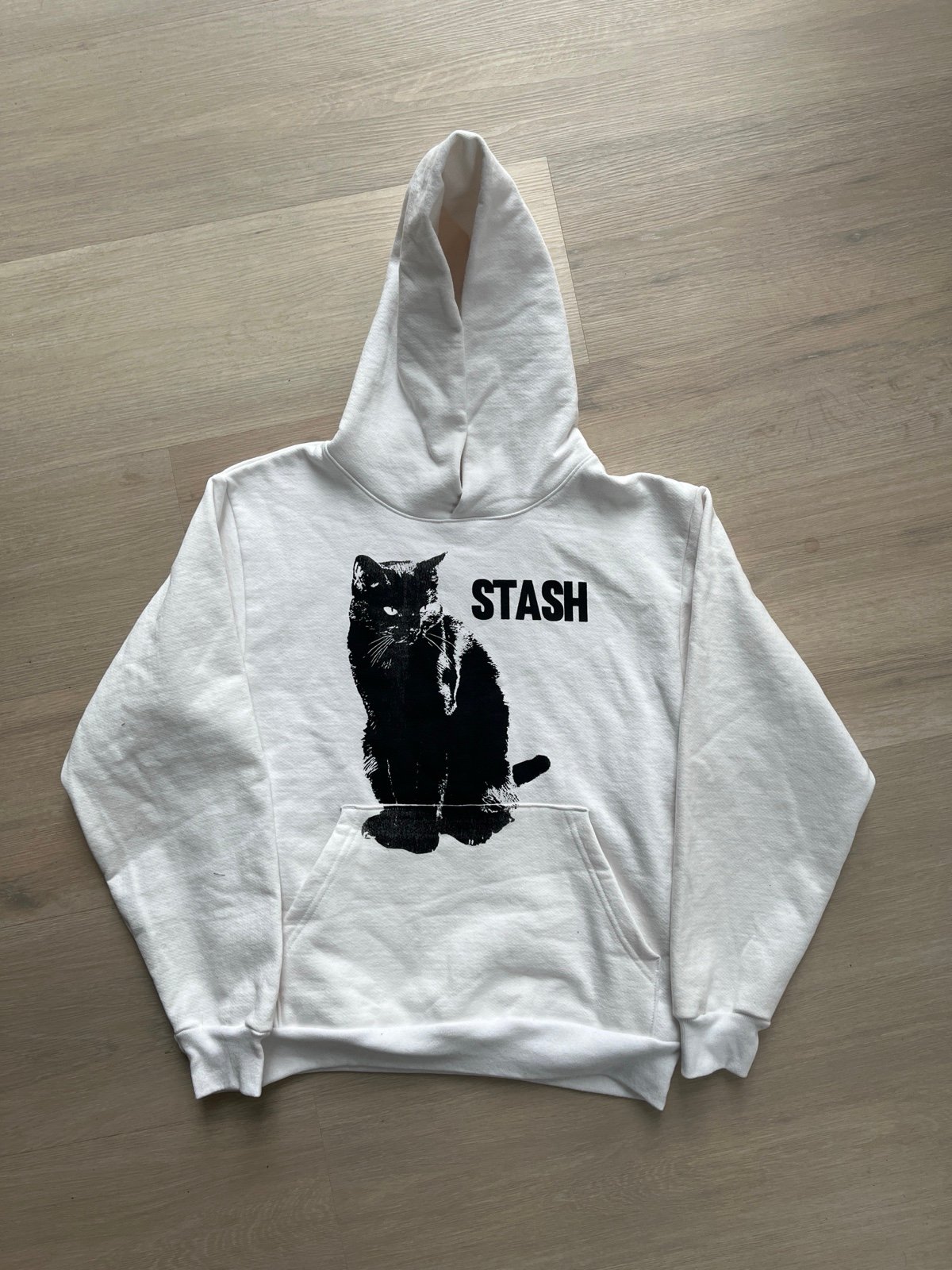 Stash onyx hoodie with a black cat on a white hoodie size small