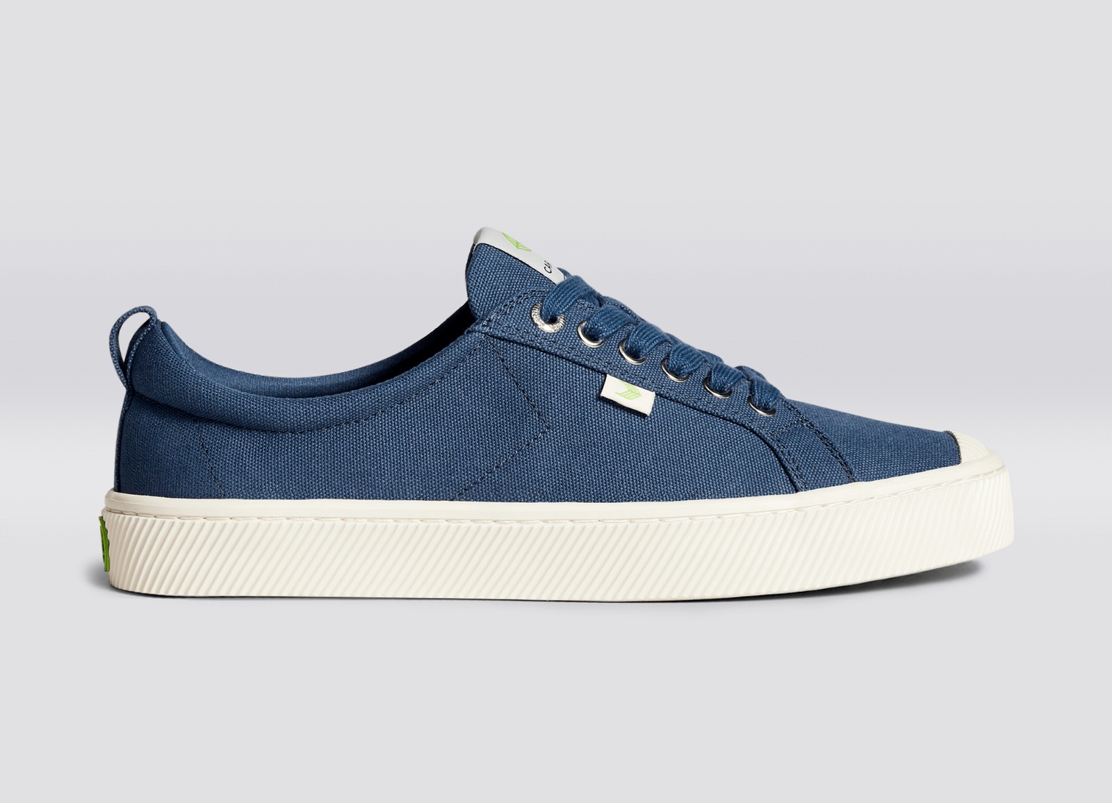 NIB cariuma oca low shadow blue canvas sneaker