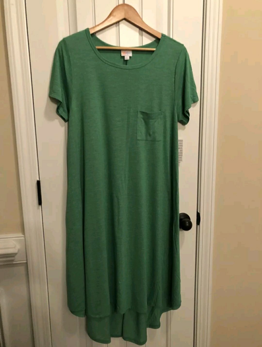 LuLaRoe BNWT true green Carly, Large