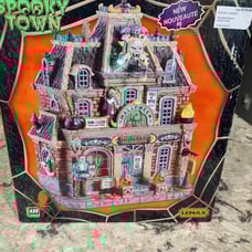 Lemax Spooky Town - Haunted Museum