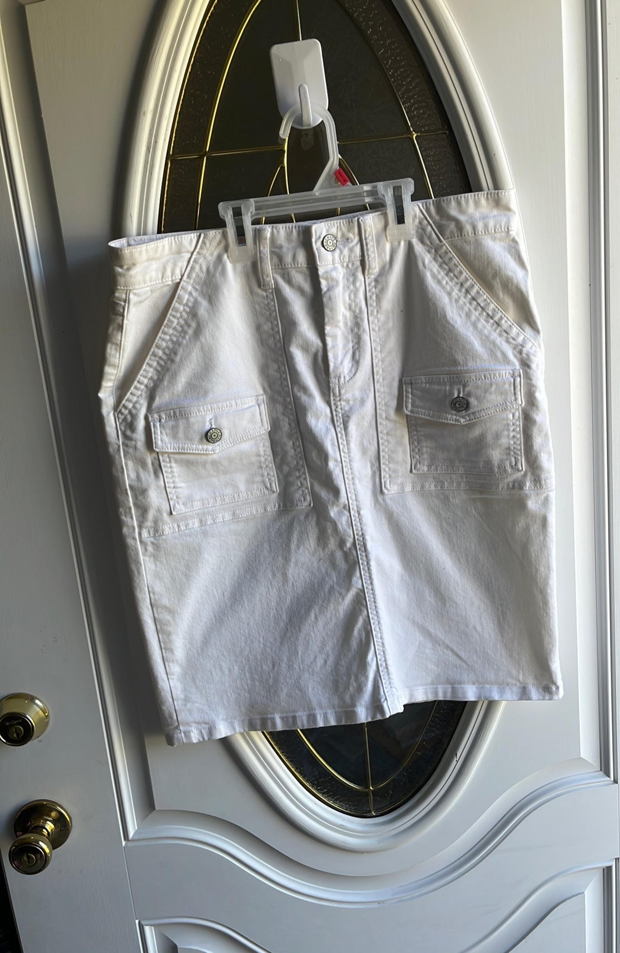 Chaps white mini  skirt Size 8