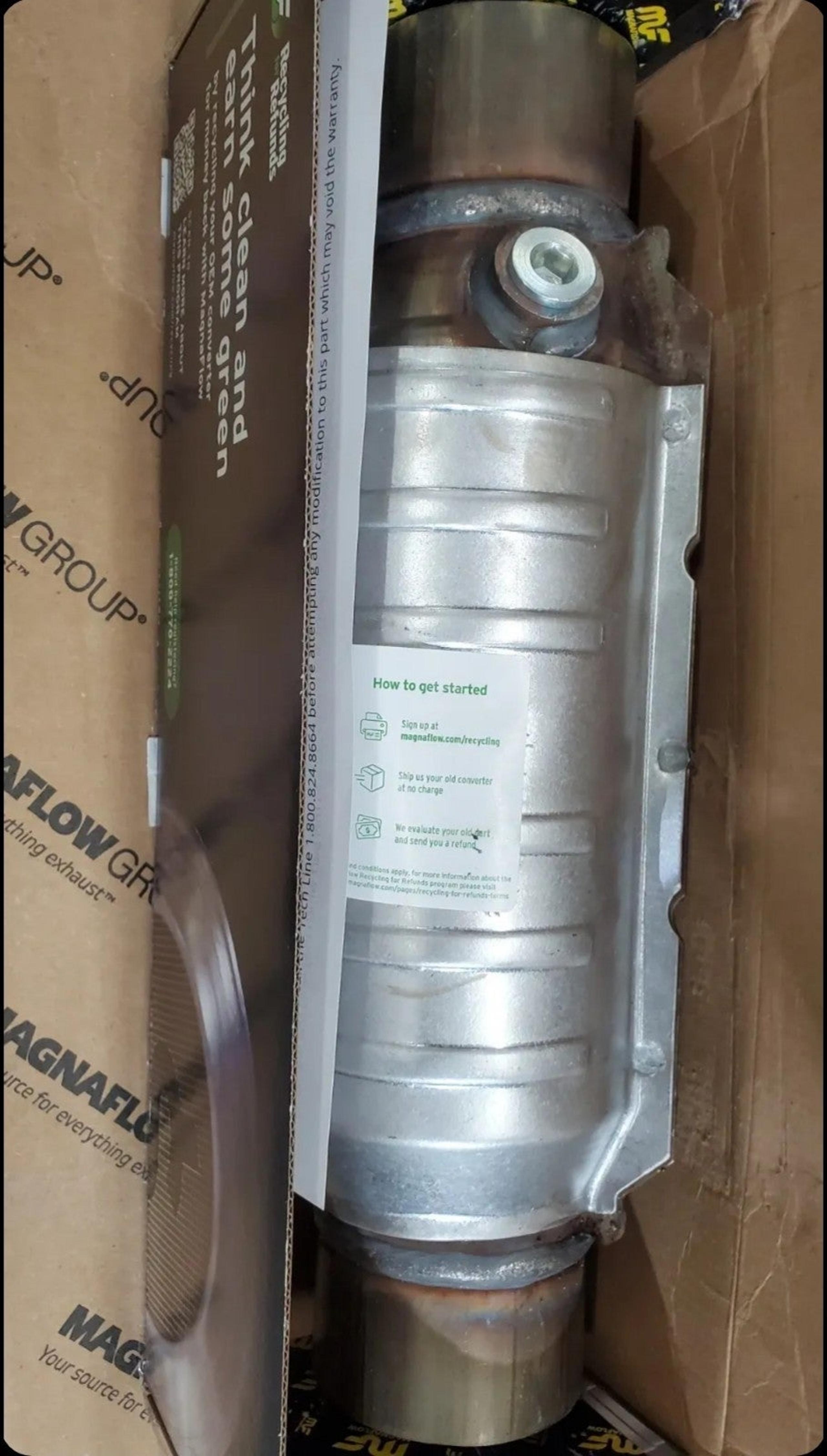 Magnaflow Catalytic Converter-Direct-Fit OEM Grade Federal (Exc.CA) 49 State