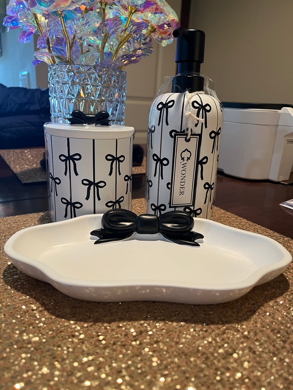 Black & white bow bathroom set