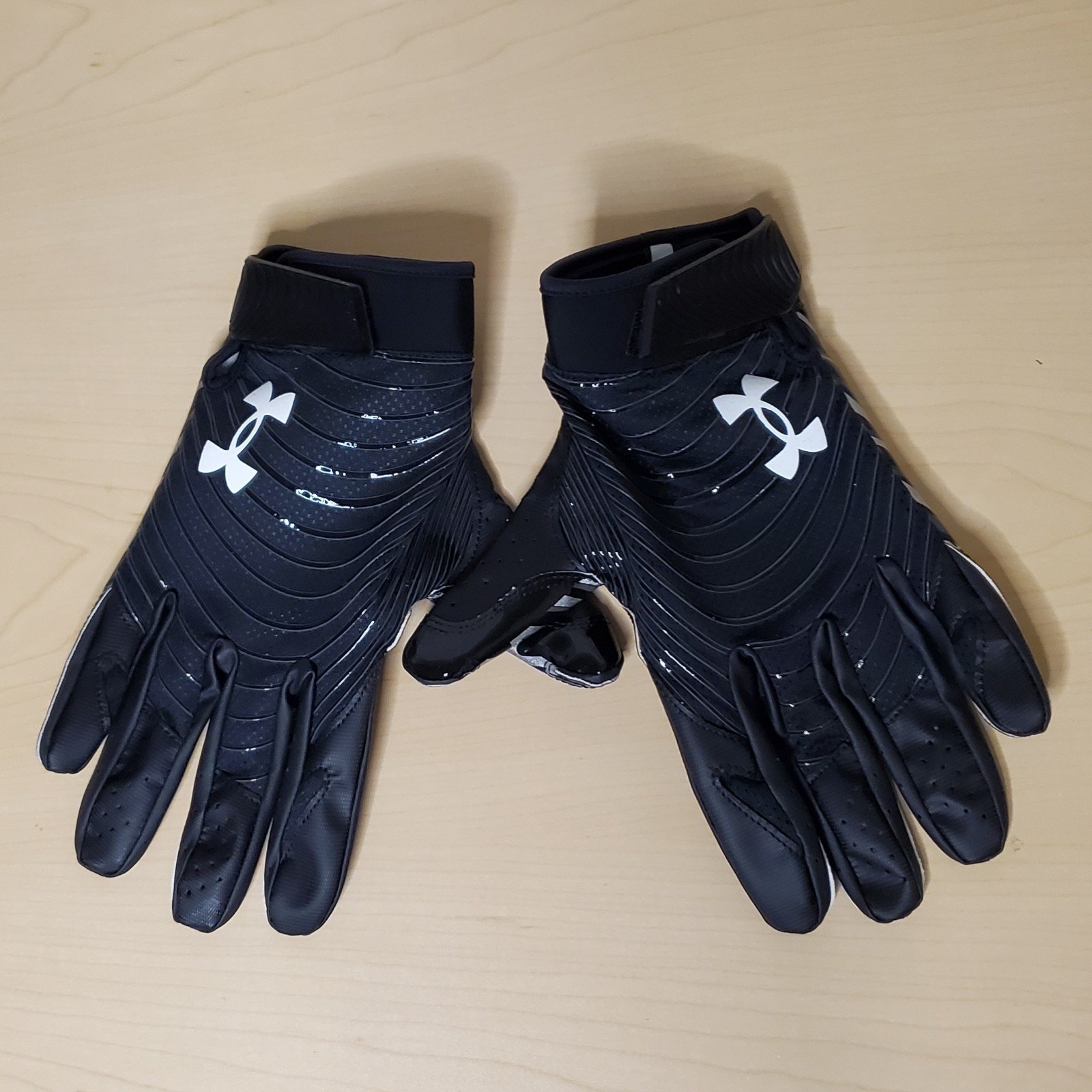 Under Armour UA Spotlight Size 3XL Receiver Football Gloves Black Silver