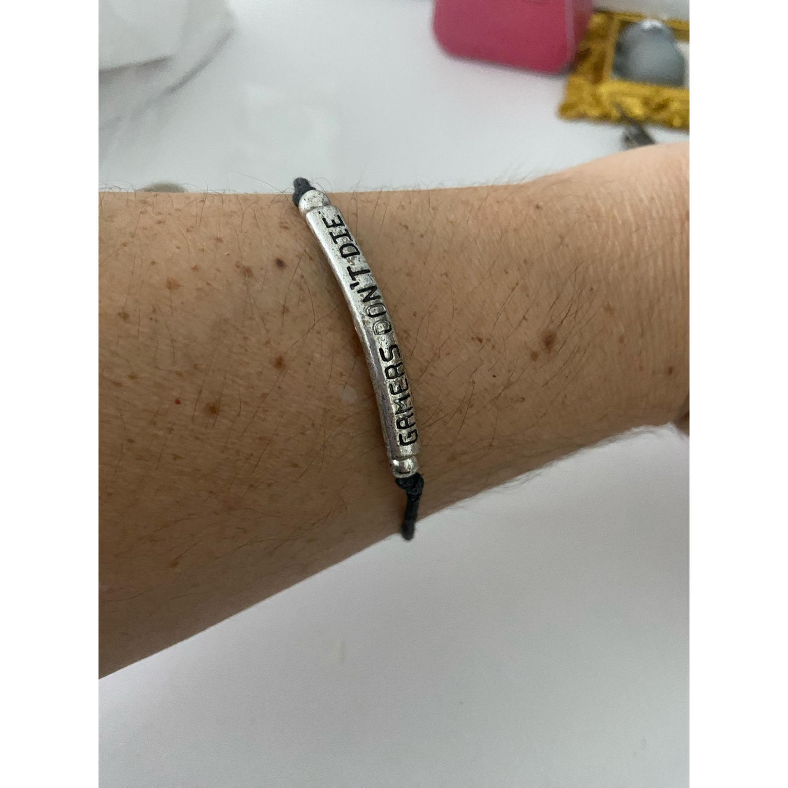 Gamers don’t die bracelet