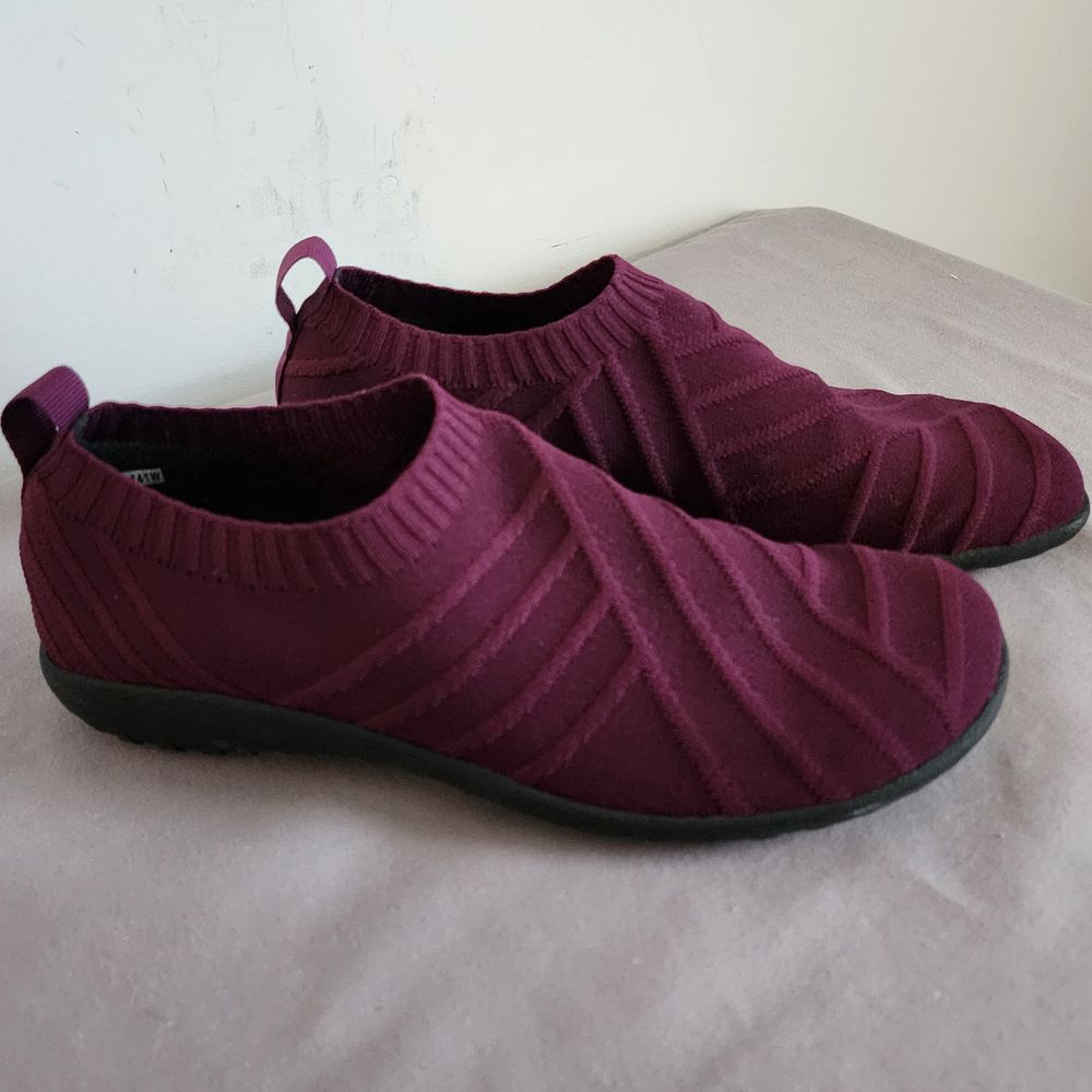 NAOT Slip On Knit Sneakers Walking Shoes Burgundy Purple Elastic EU 42