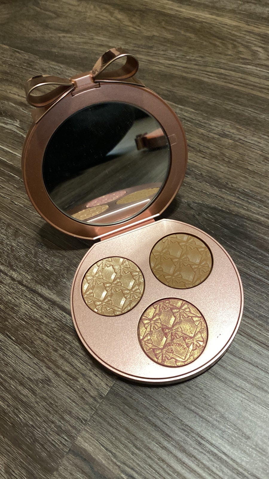 MAC Bubbles & Bows face compact