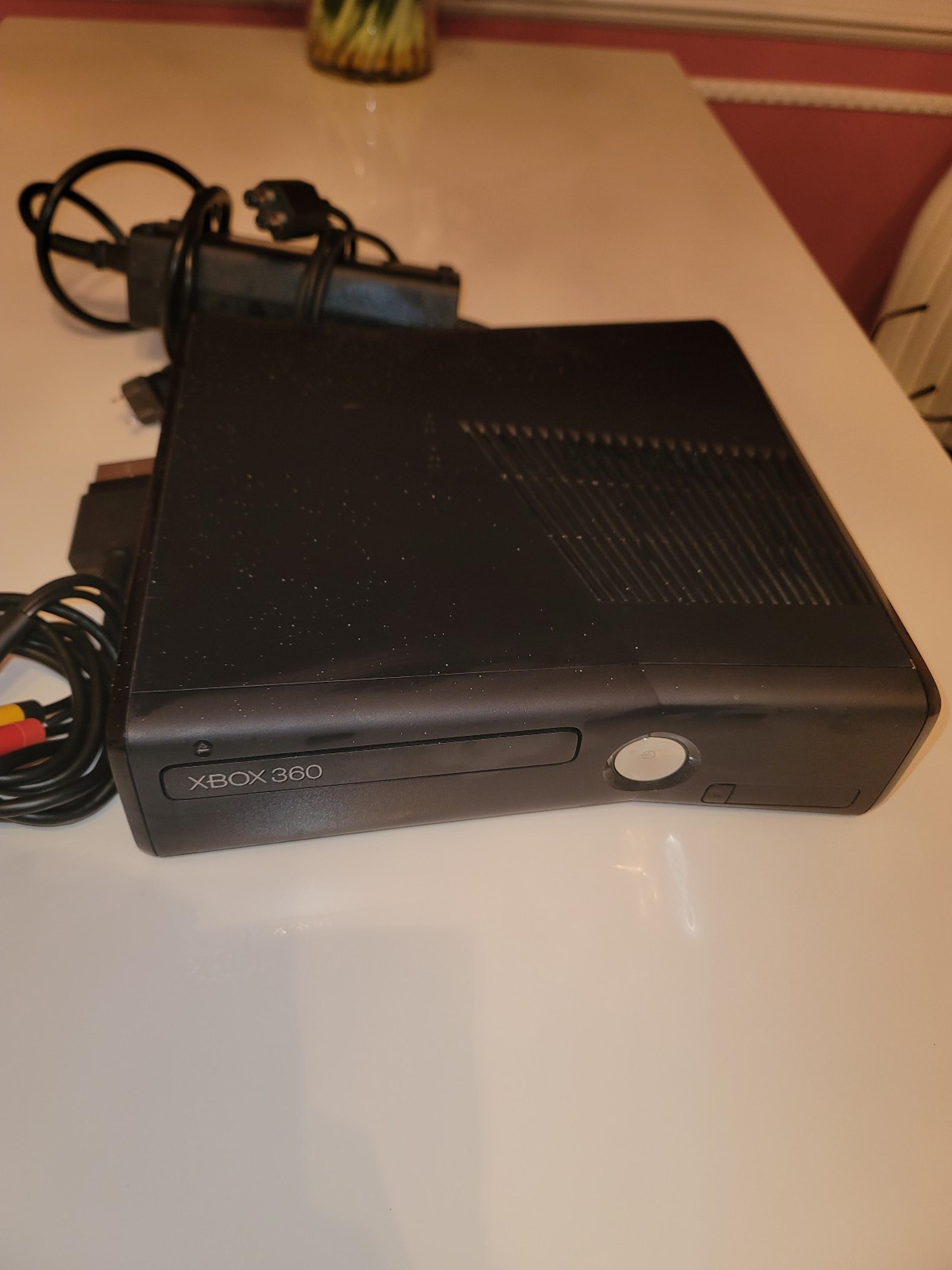 Xbox 360 Slim 230GB