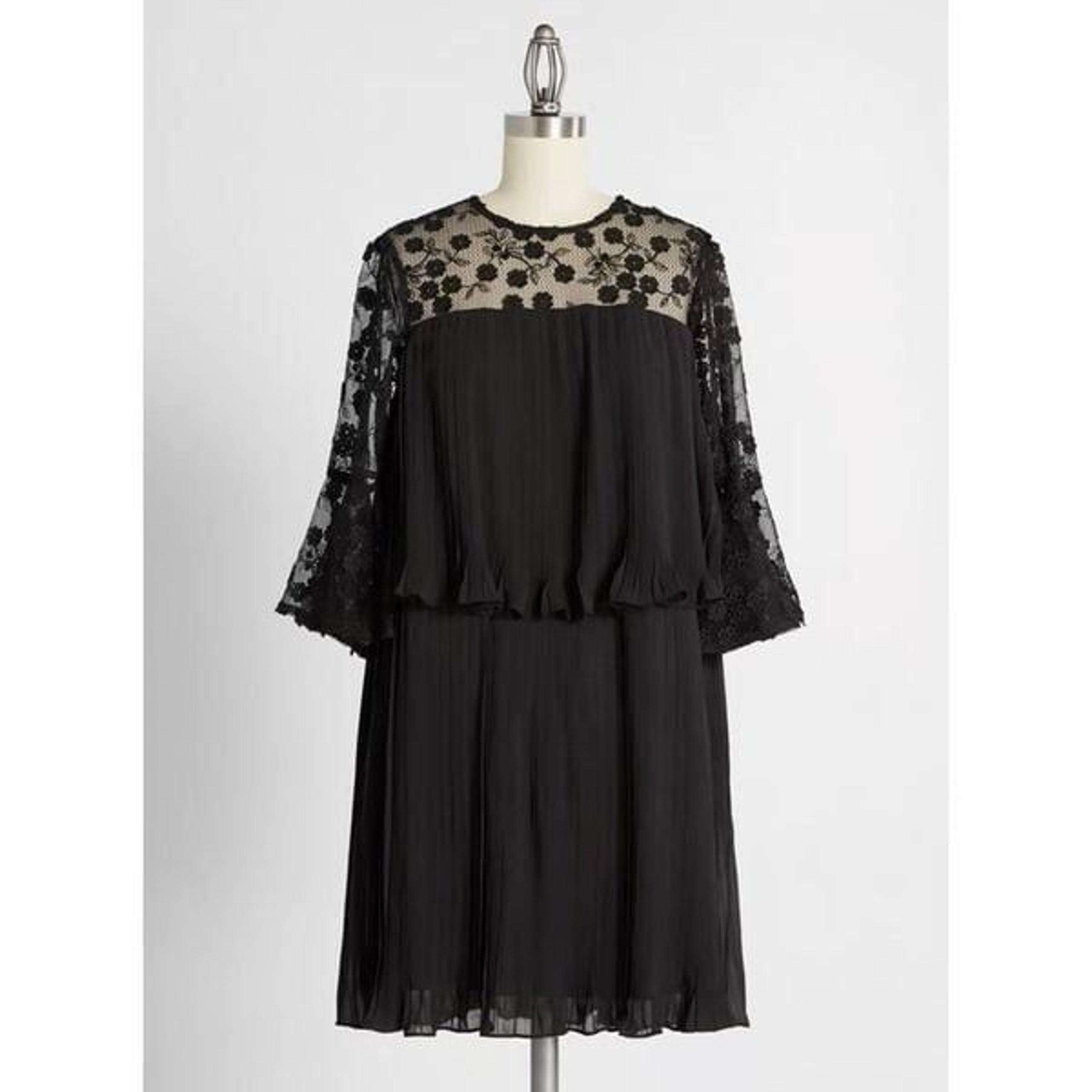 Modcloth Dauntless Dahlias Tiered Mini
Dress Pleated Cocktail Black 8 NWT