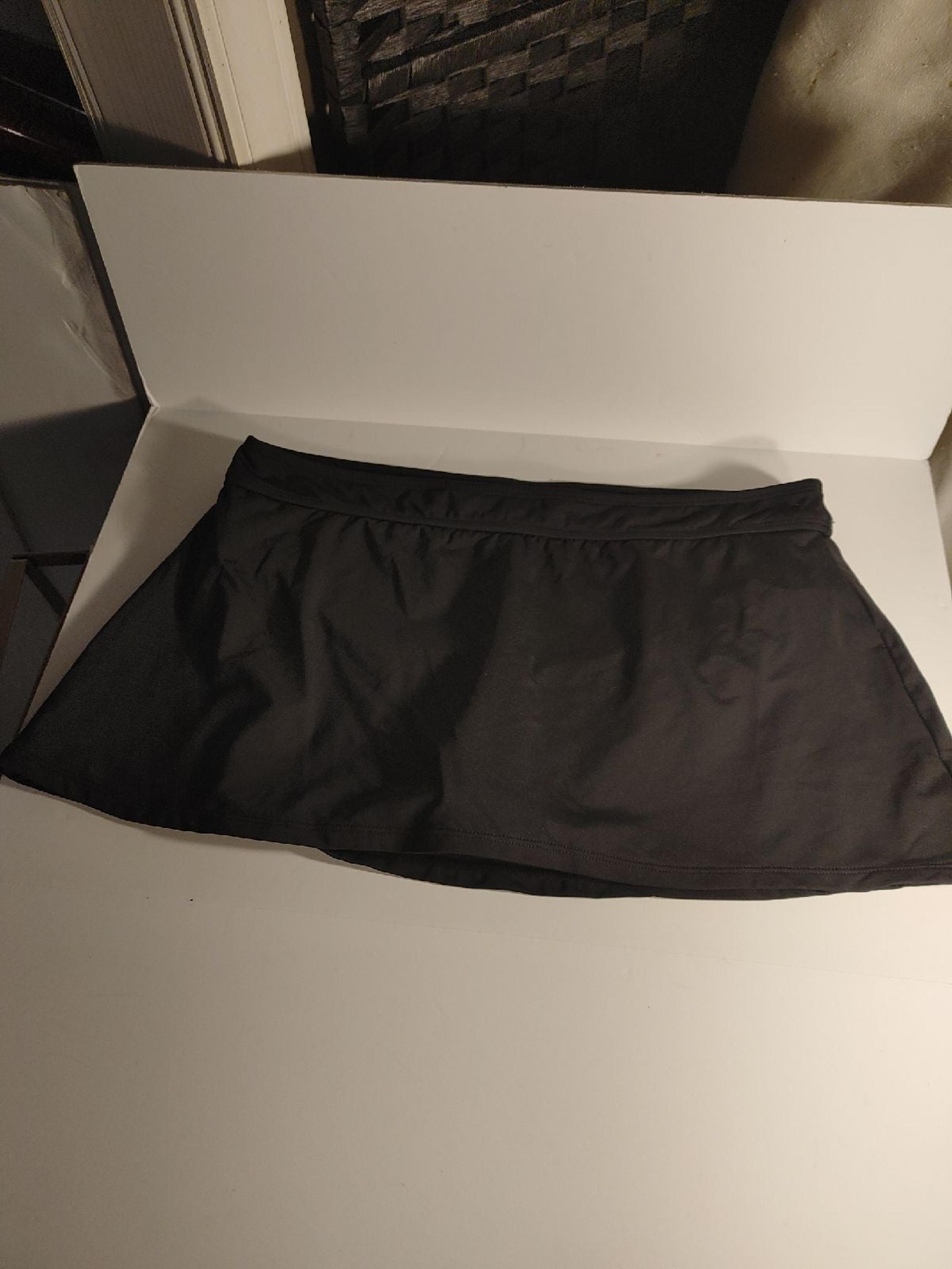 Liz Claiborne Black Skirt Swimsuit Bottom Skirt style Size M NWTAGS