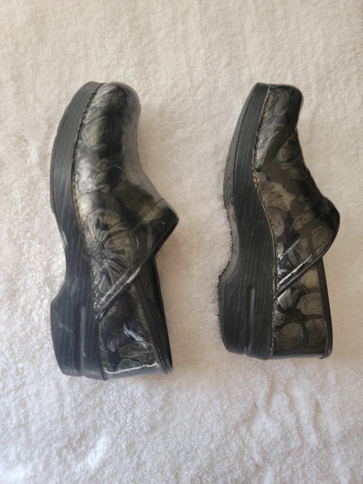 Dansko tooled embossed clogs nurse shoes