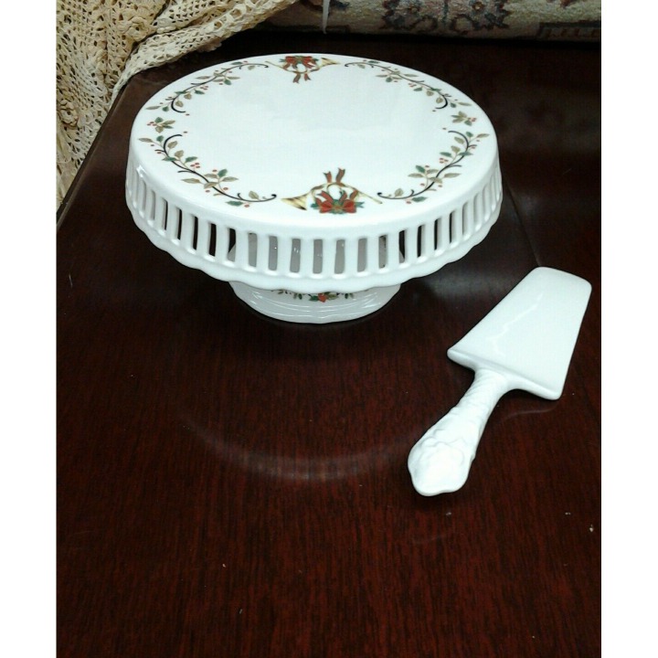 Mikasa HOLIDAY LACE #RL050 Christmas Holly & Horn 10 Pedestal Cake Plate