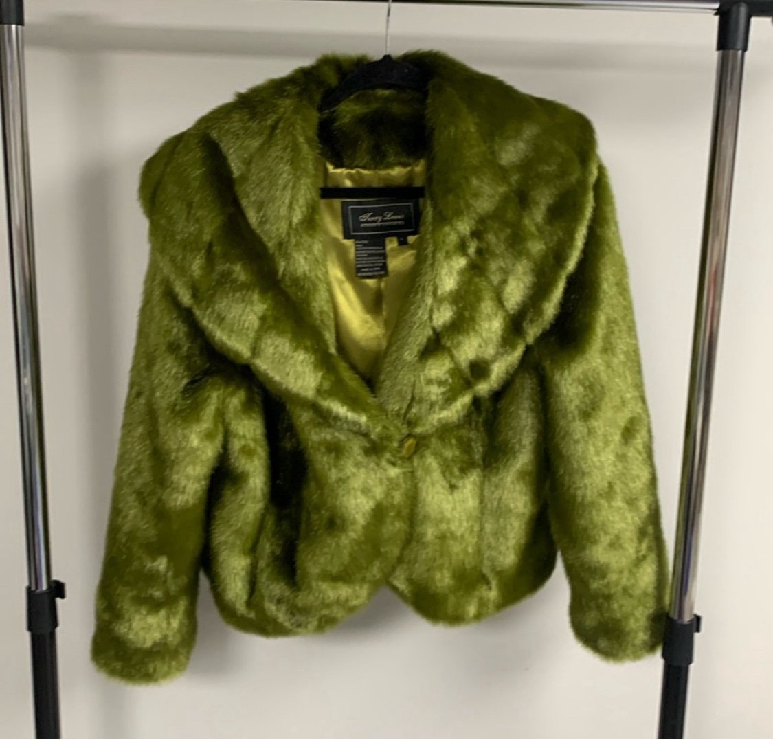 Vintage Terry Lewis Green Faux Fur Coat Size L. In excellent condition. Chest: 2