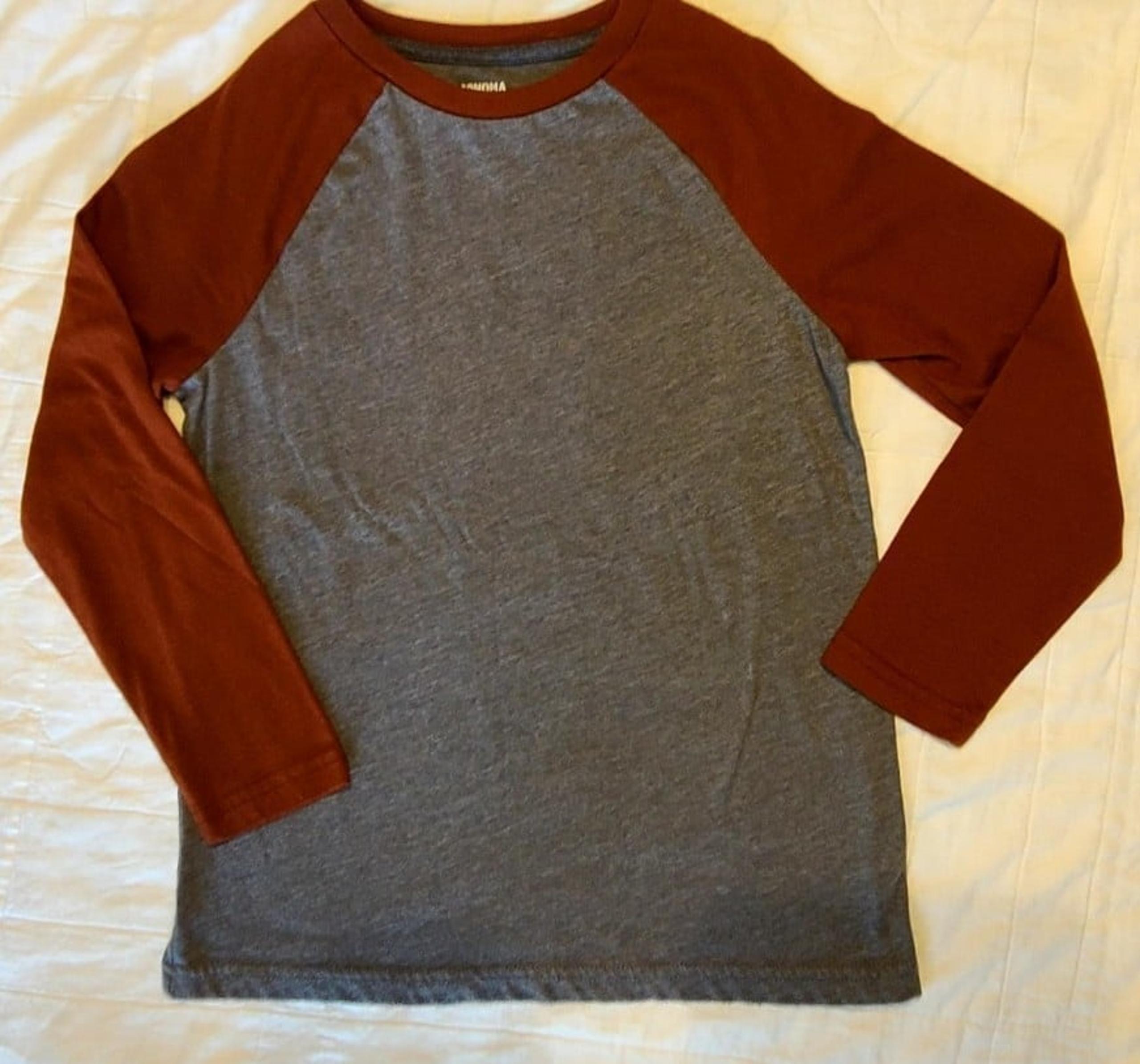 Boys Size Small 7/8 Long Sleeves