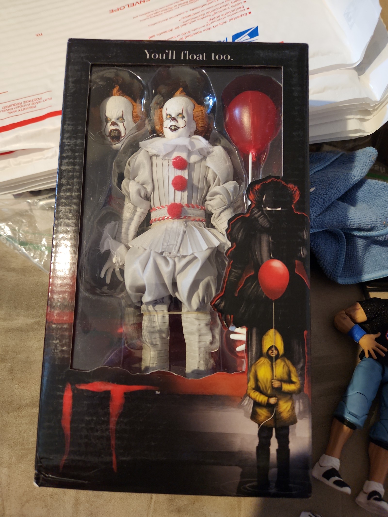 Neca Pennywise IT cloth figure new in ok box