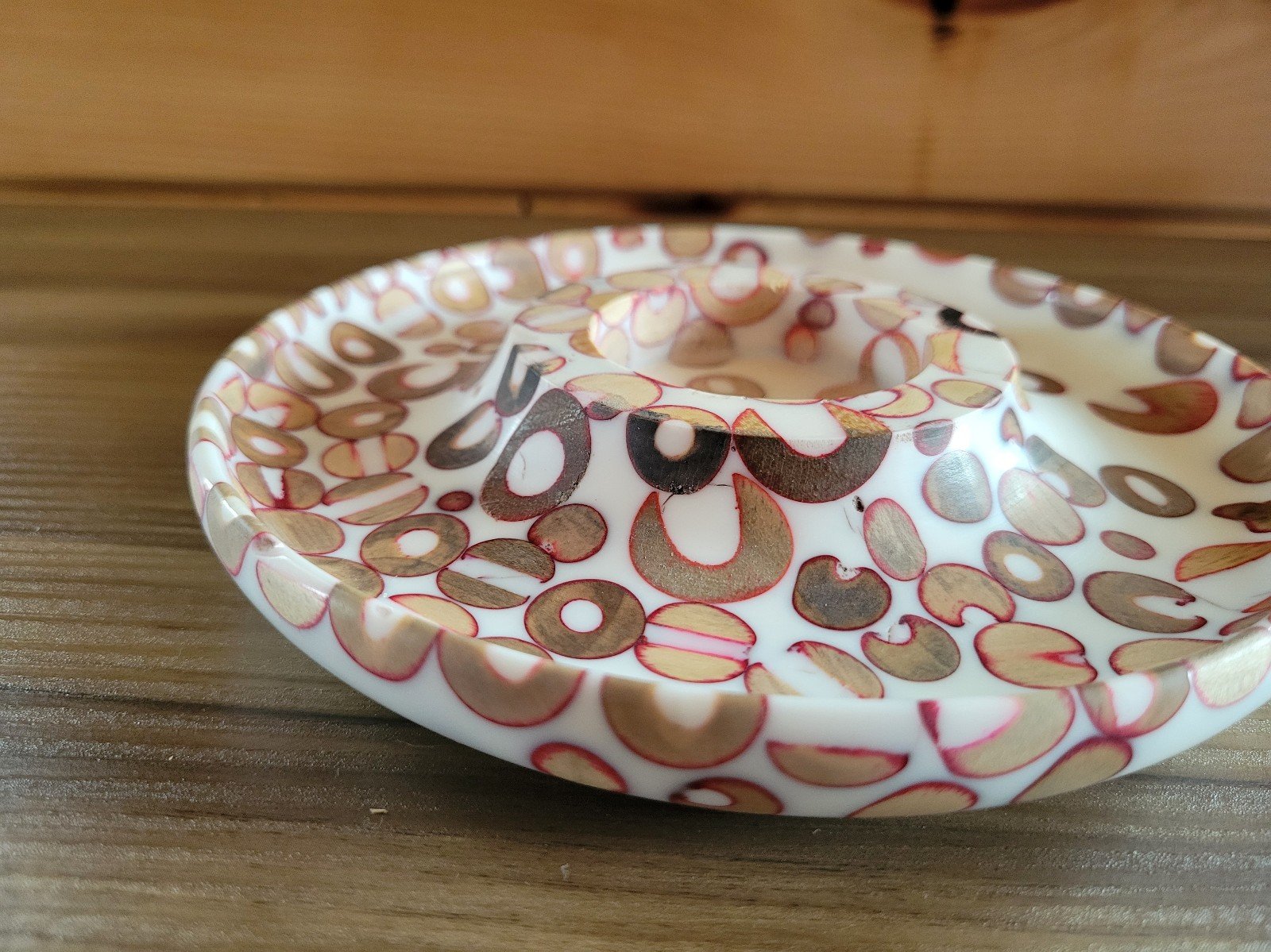 Bead and resin dish
