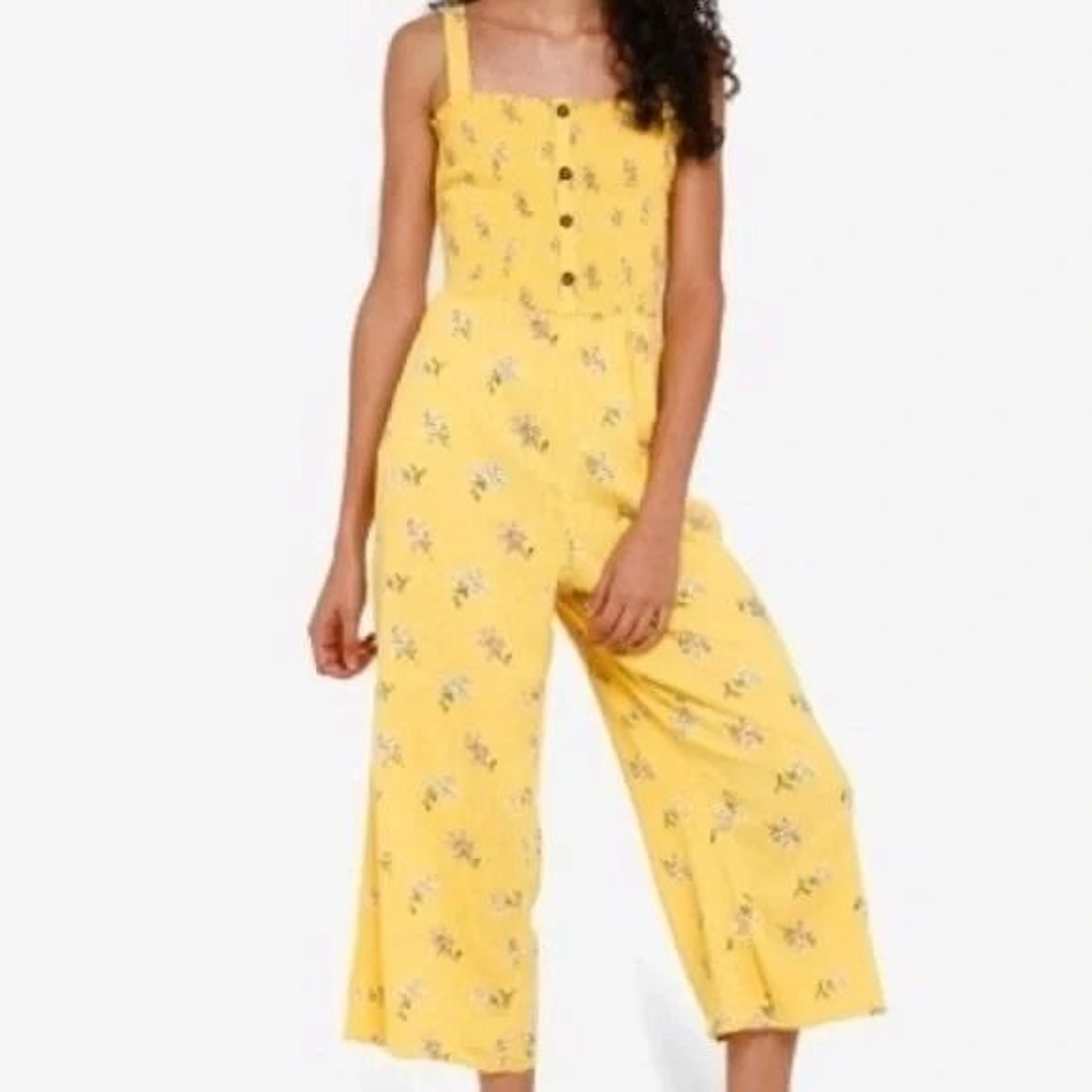 Hollister Yellow Floral Smocked Sleeveless Wide Crop Leg Jumpsuit Women's Small - Hollister Co.