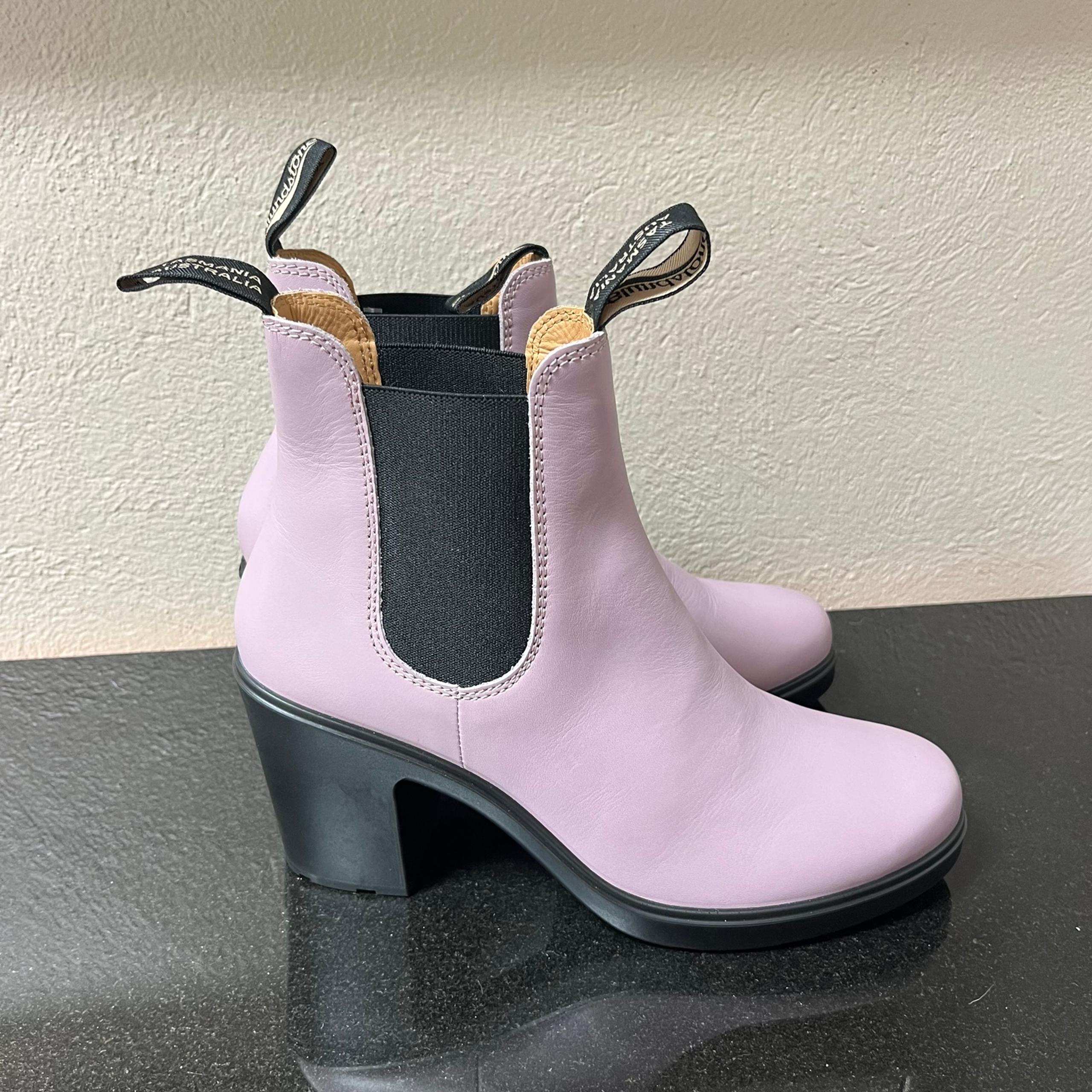 NEW Blundstone Heeled Leather Chelsea Boots Light Pink Womens Size 9