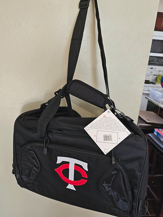 MINNESOTA TWINS MLB BASEBALL DUFFLE BAG NEW WITH TAGS