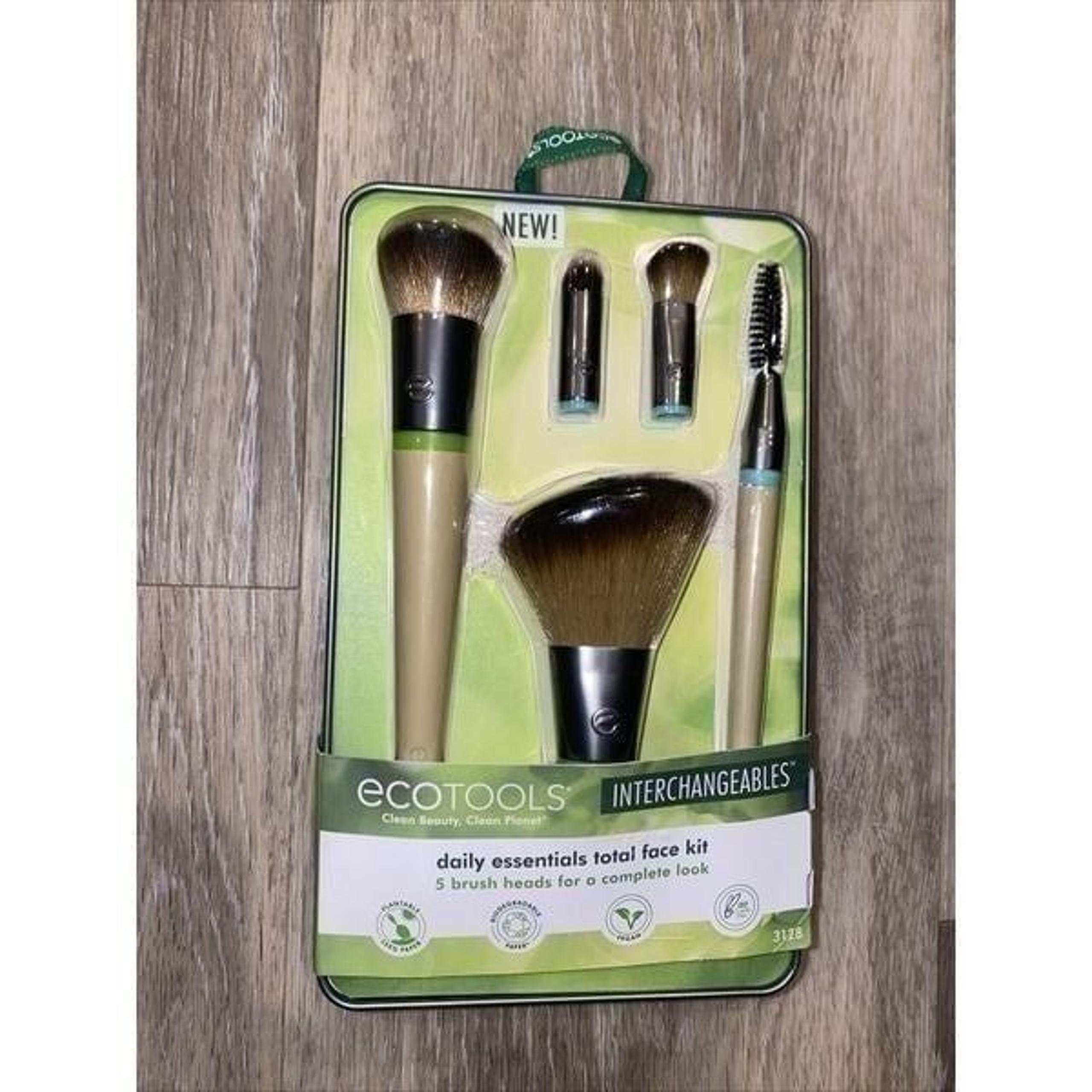 EcoTools DAILY ESSENTIAL TOTAL FACE KIT: ANGLED BRUSH BASE BUFFER SPOOLIE MAKEUP