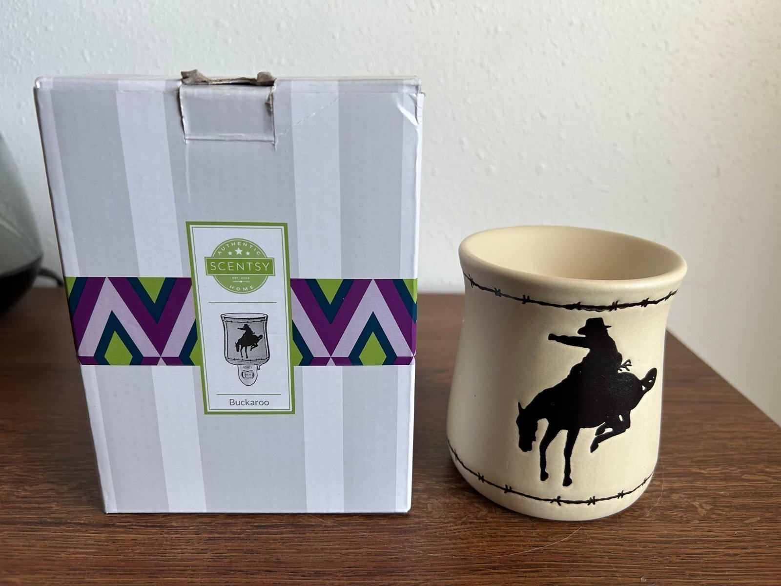 New Retired Scentsy Plug-In Warmer Buckaroo