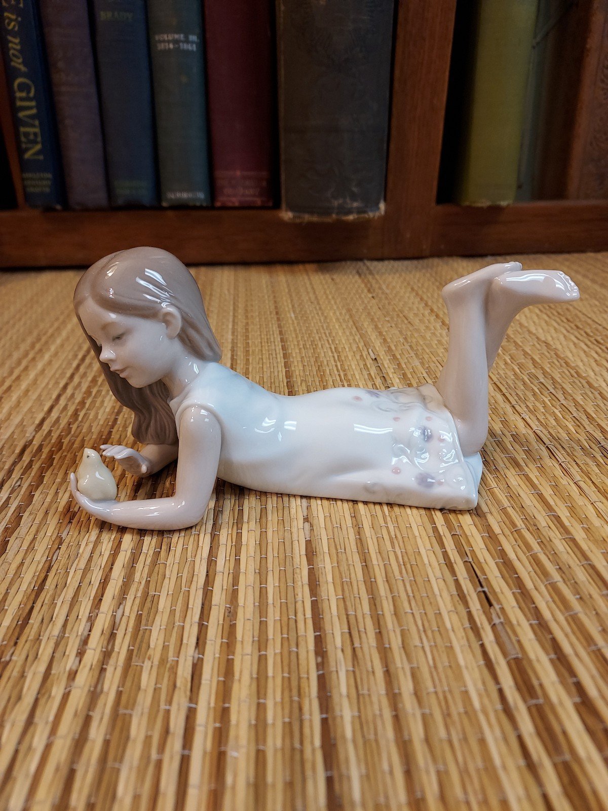 2005 Lladro Sweet Chick's Figurine