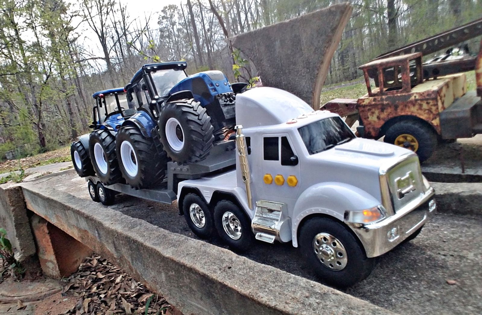 ! NEW ! TONKA FLATBED TRUCK