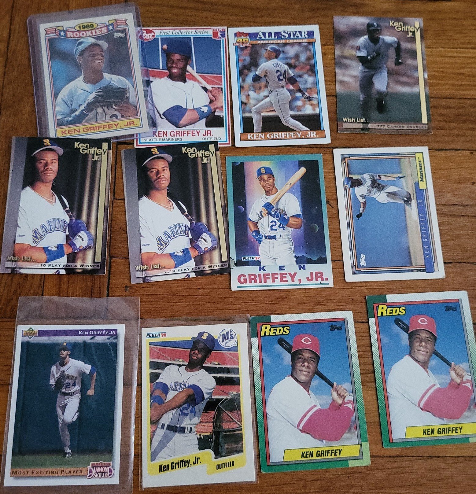 Vintage baseball cards lot and basketball cards