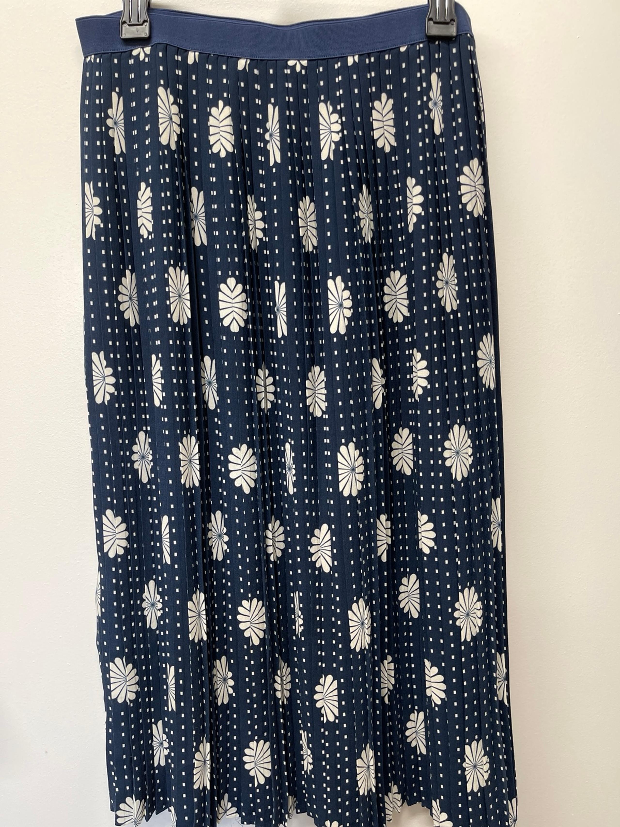NWOT Size Large ModCloth Pleated Navy White Floral Print MIDI Length Skirt