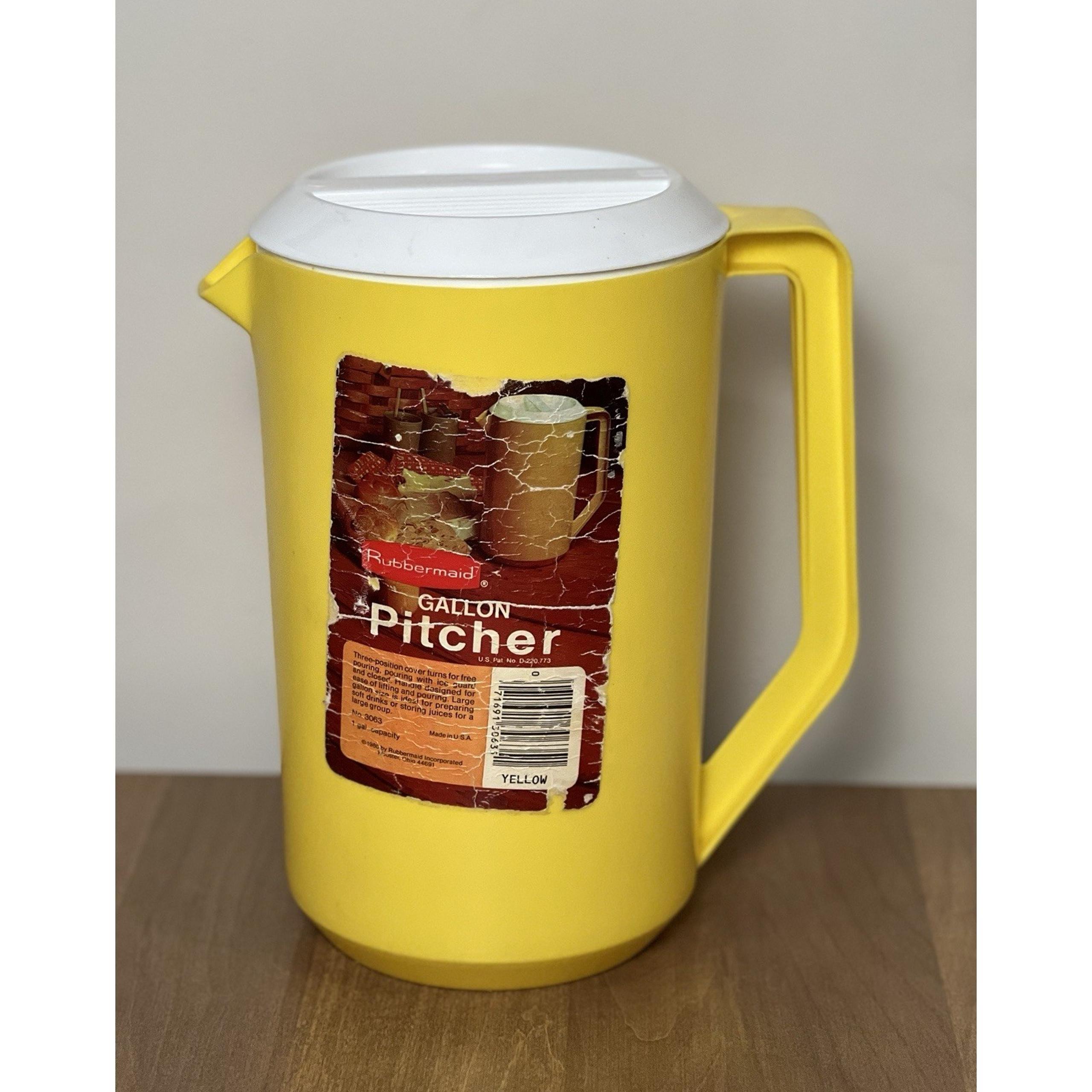 Vintage Rubbermaid One Gallon Pitcher Yellow #2718 White Lid New Old Stock RARE