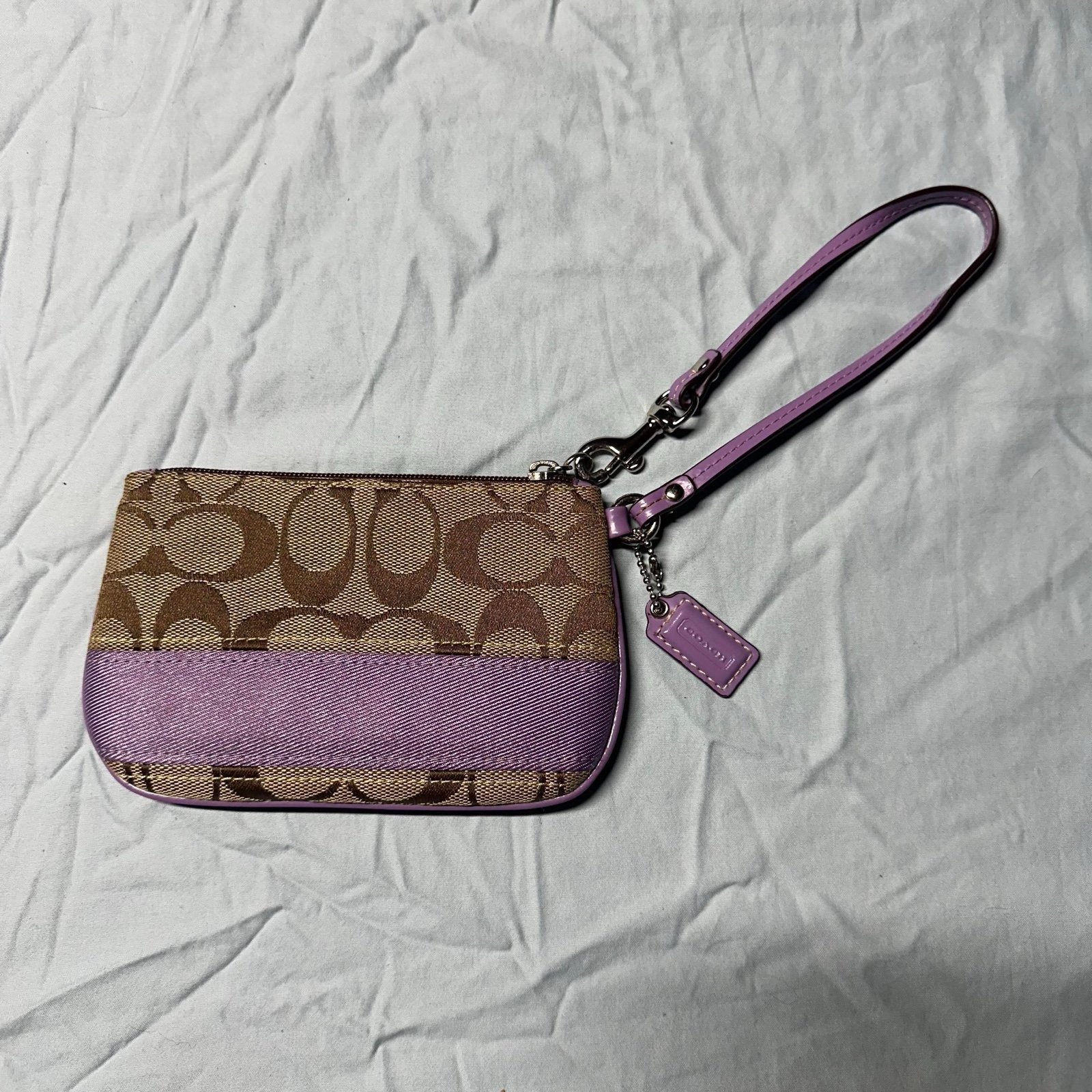 Vintage signature print Coach Jacquard Wristlet! purple n brown