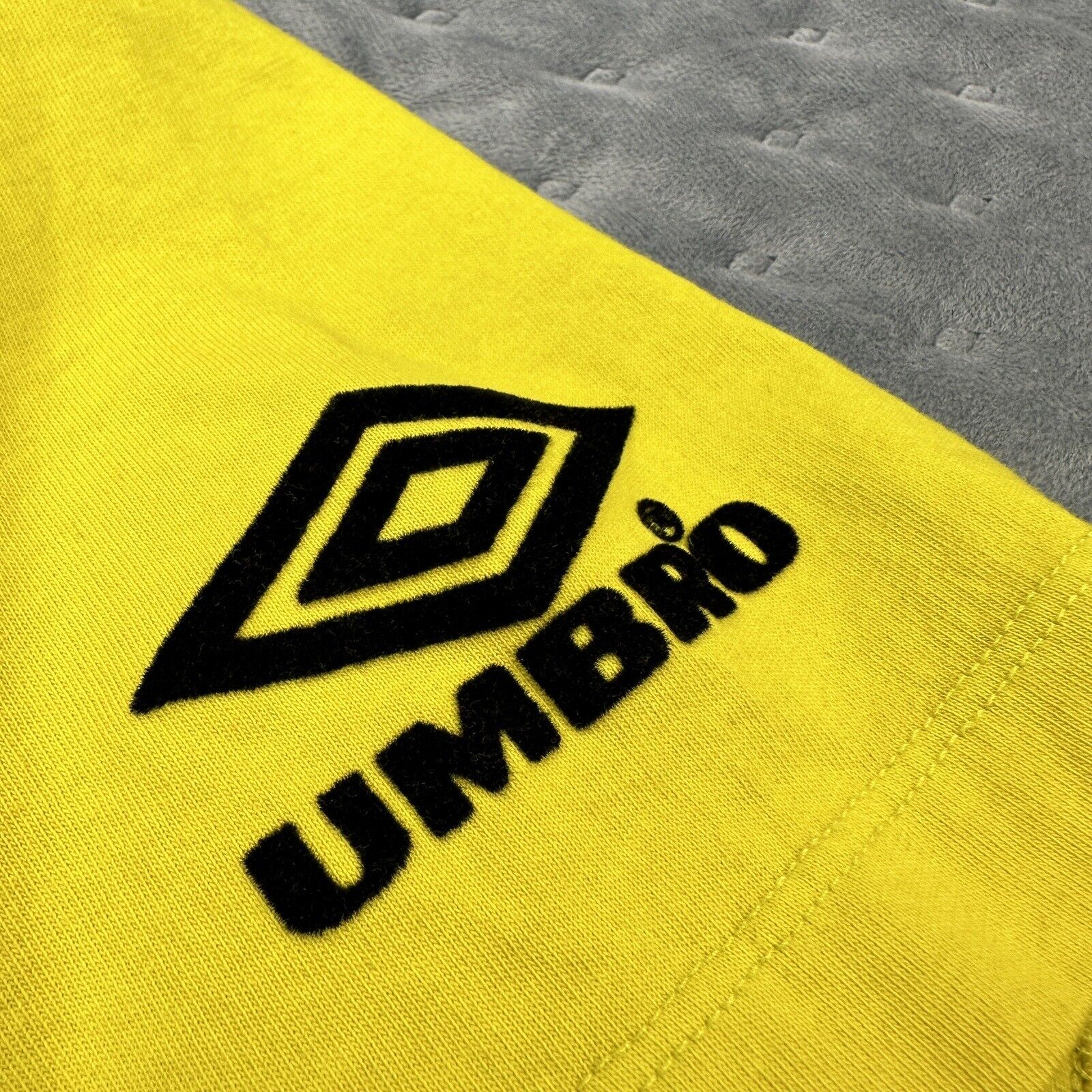 Umbro Soccer Shirt Mens Medium Yellow Black House Of Holland Futbol Casual Logo - detail