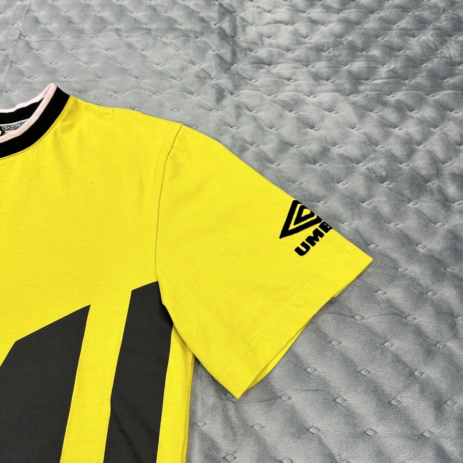 Umbro Soccer Shirt Mens Medium Yellow Black House Of Holland Futbol Casual Logo - detail