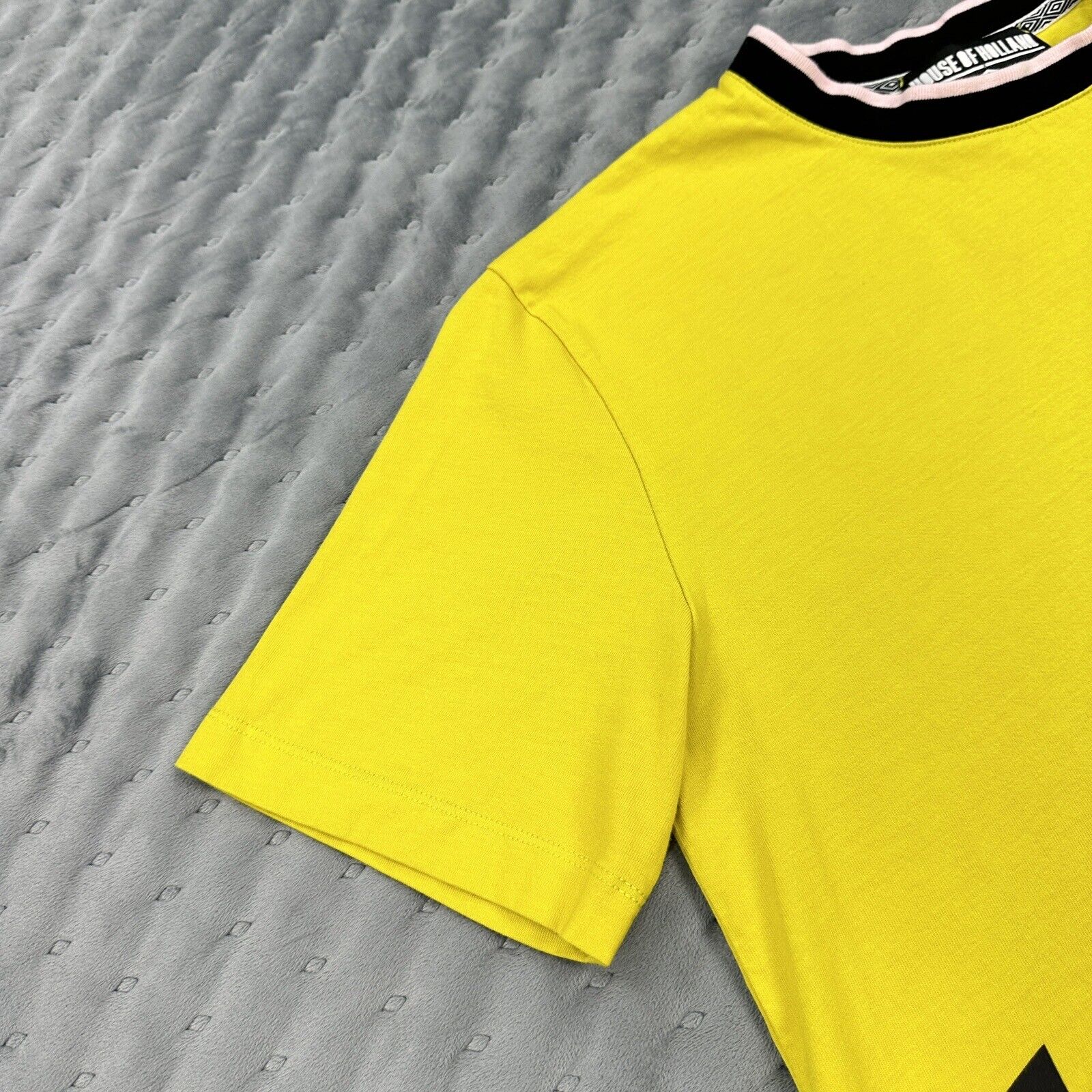 Umbro Soccer Shirt Mens Medium Yellow Black House Of Holland Futbol Casual Logo - detail
