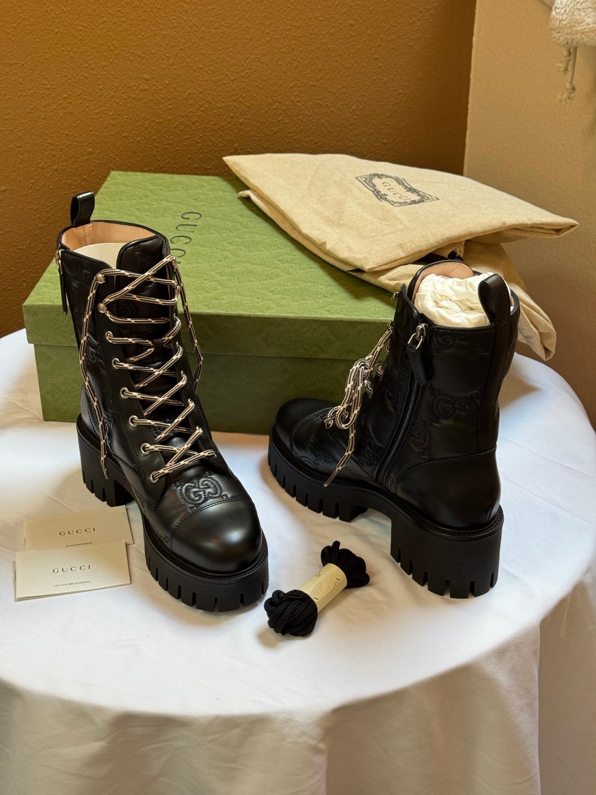 NEW Gucci logo black boots size 8