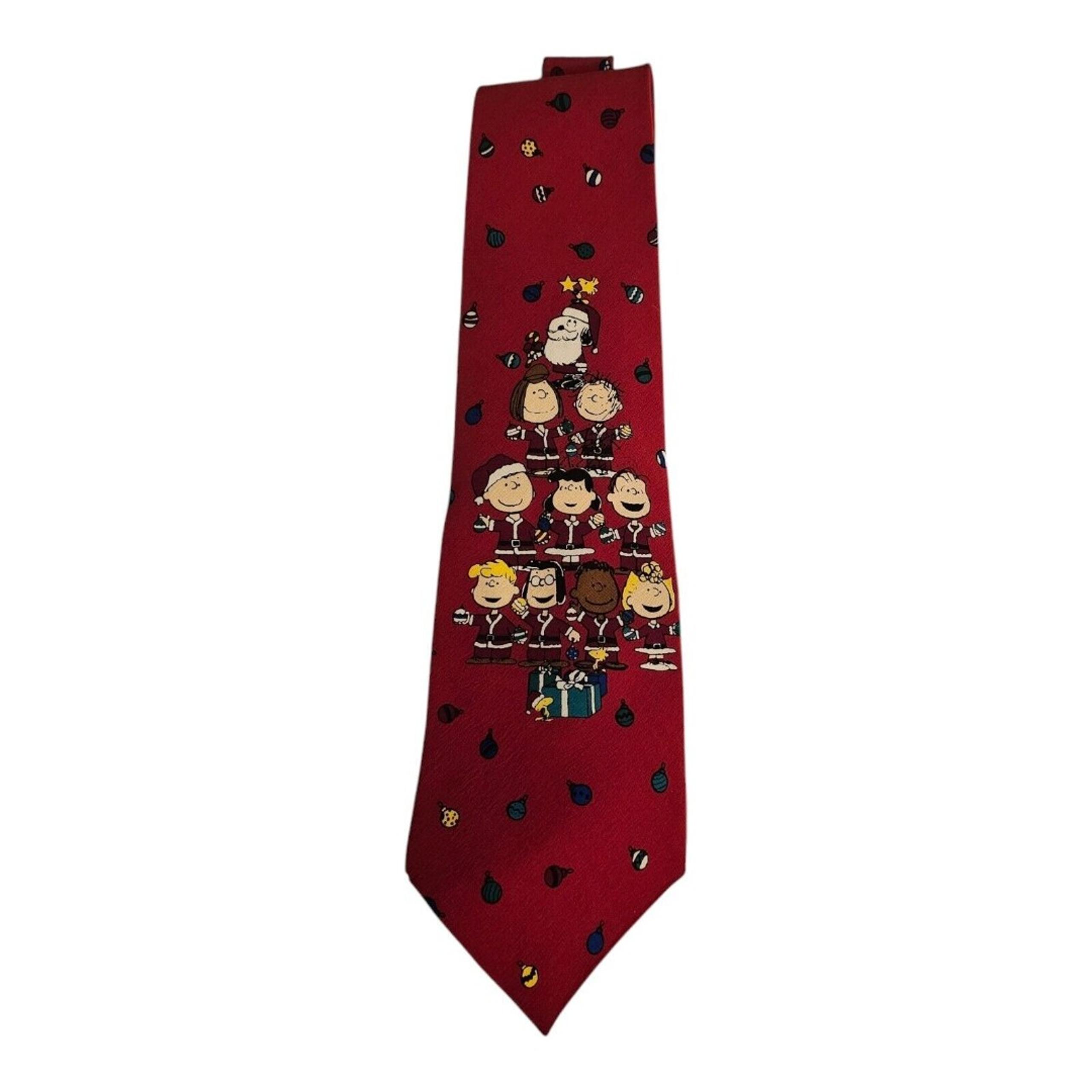 Peanuts Holiday Neck tie Charlie Brown Snoopy Woodstock Lucy Christmas Tree