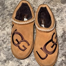 UGG tasman