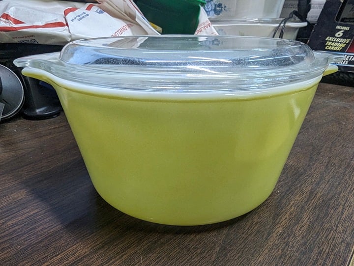Pyrex 473 1 QT Yellow Cinderella Dish With Lid