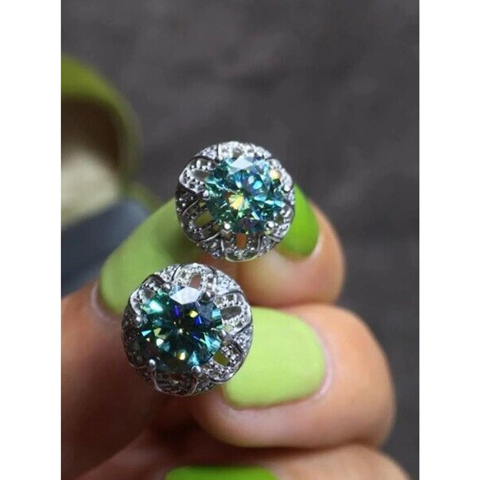 1 Carat Round Brilliant Cut VVS1 Greeen Moissanite Stud Earrings Platinum Plated