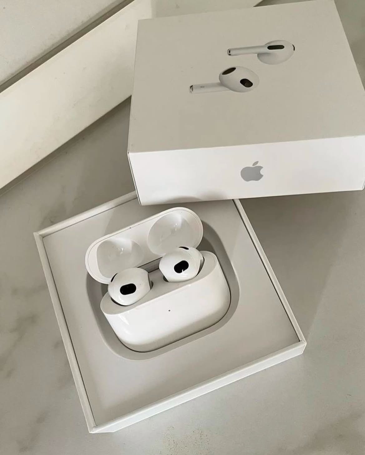 AirPods