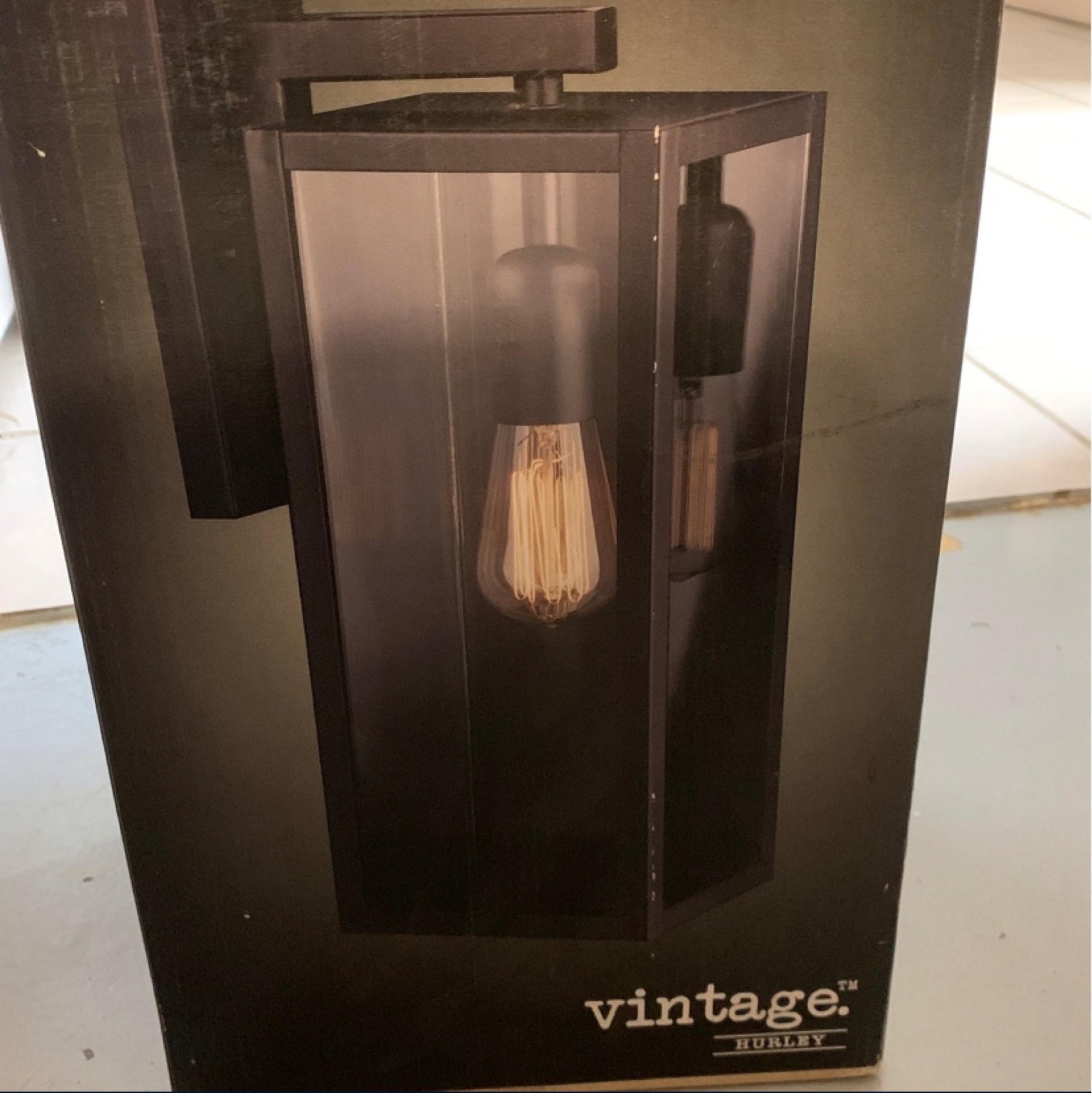 Wall light fixture