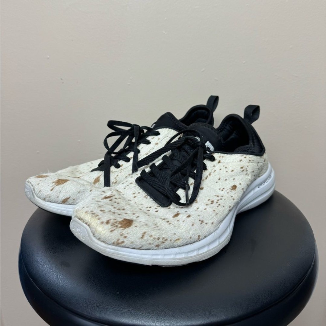 SALE! Unisex Cream APL Calf Hair Sneakers Size 8 EUC