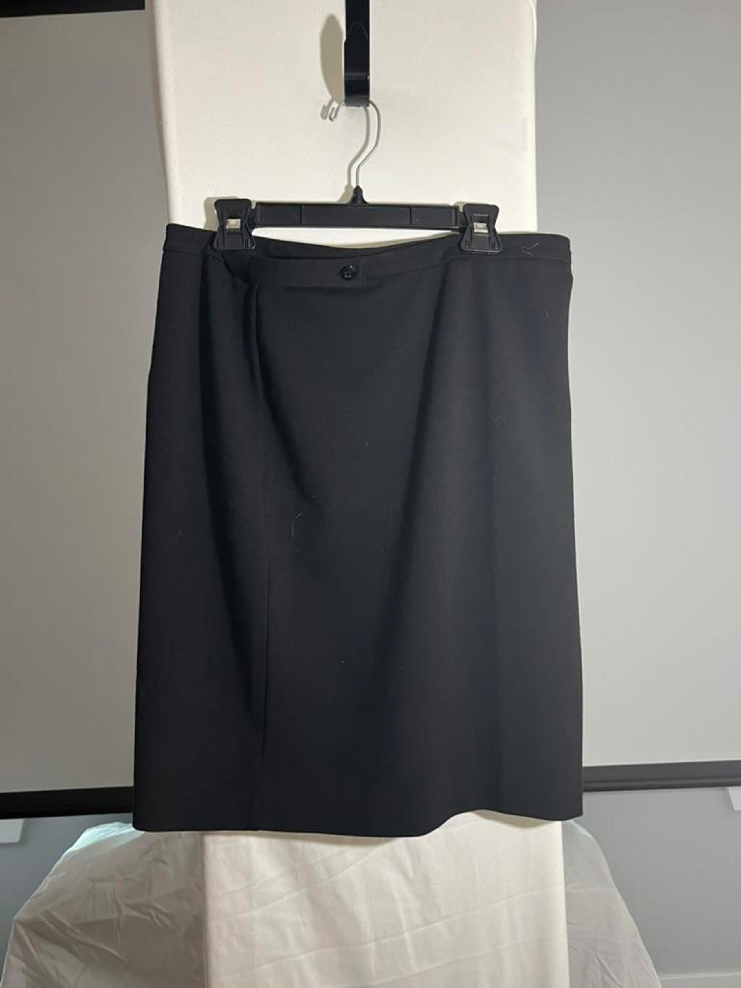 ECI New York Women's Black Skirt - Size M