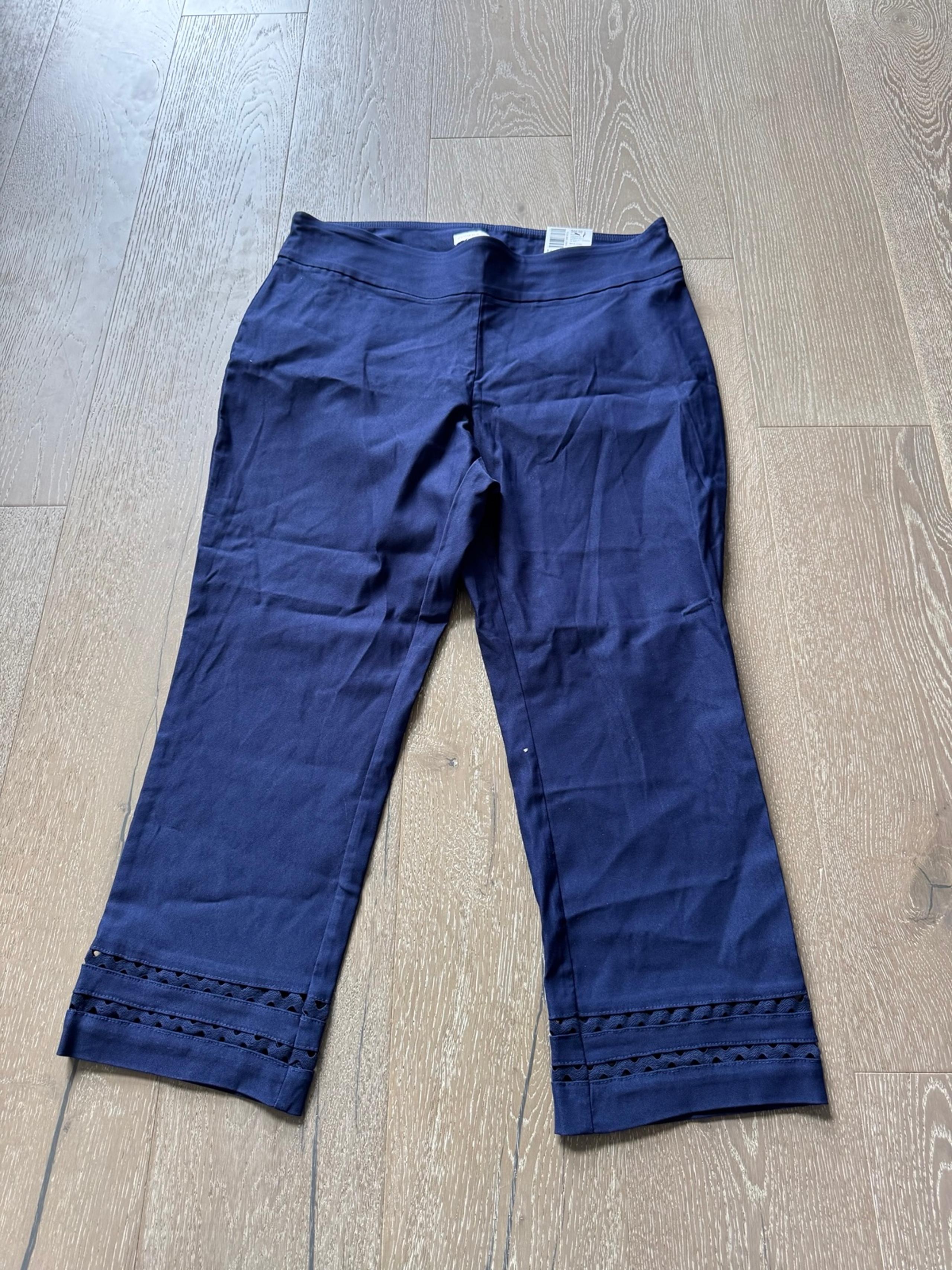 Crown & Ivy cropped blue pants