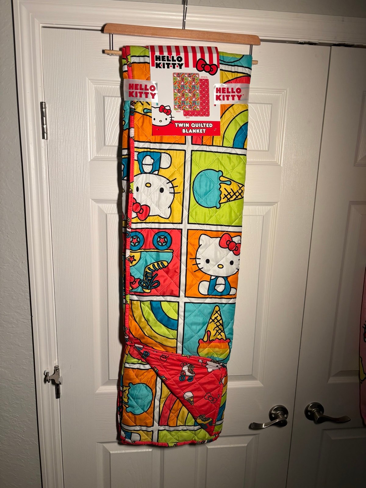 Twin size hello kitty quilt 60 x 90